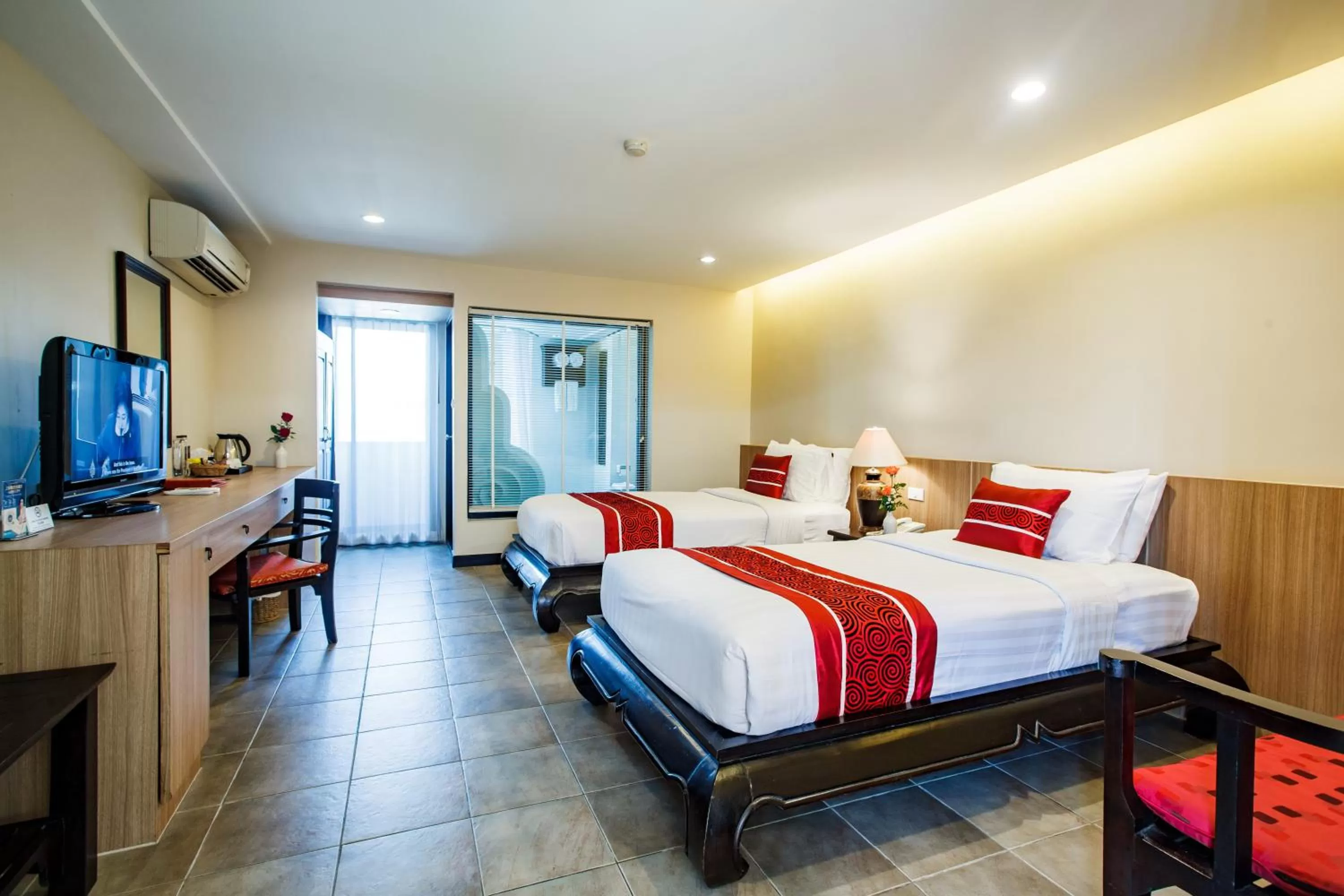 TV and multimedia, Bed in Raming Lodge Hotel