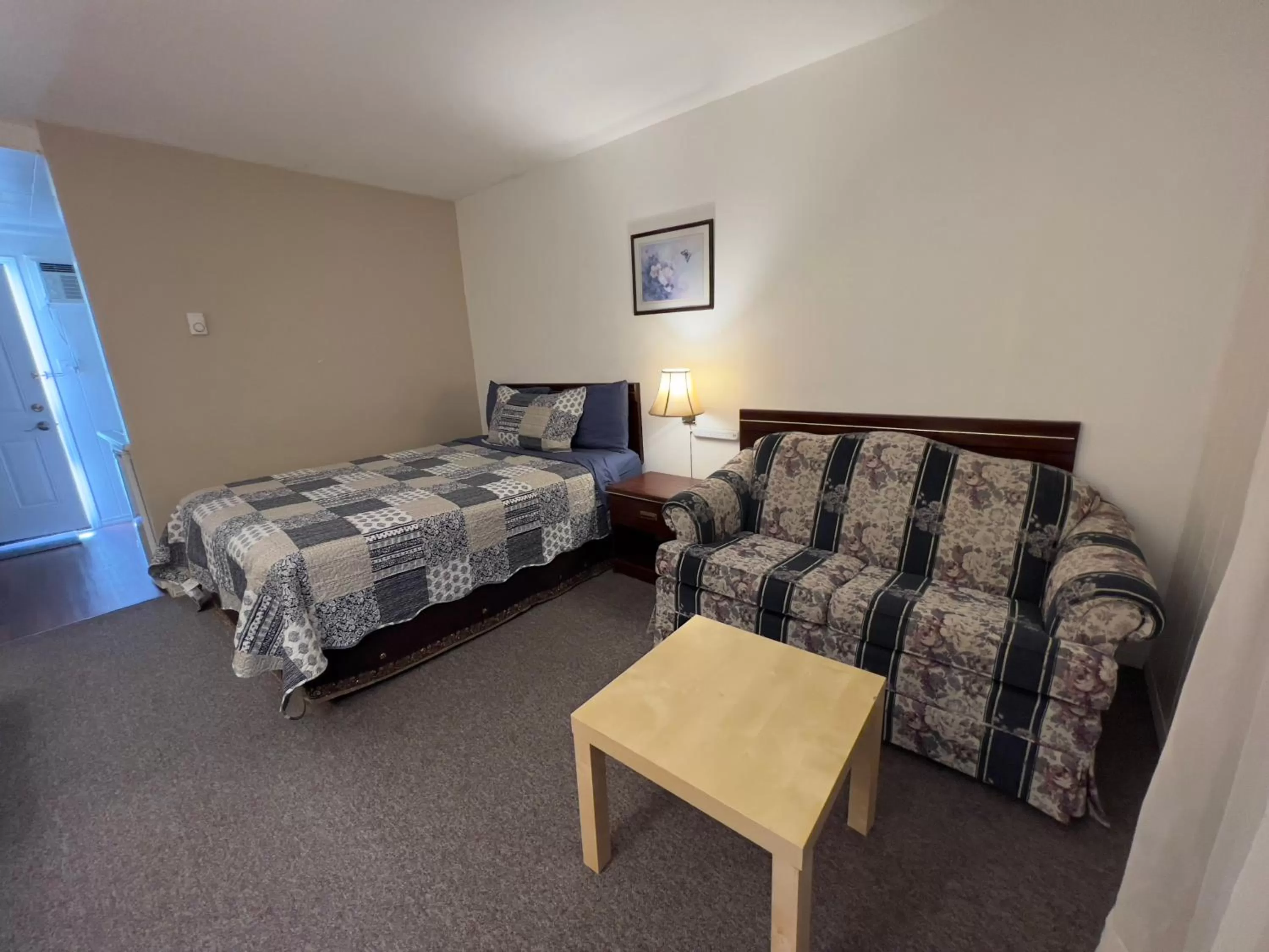 Bed in Monashee Motel