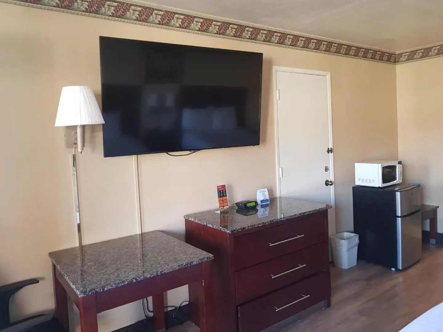 Travelodge by Wyndham Costa Mesa Newport Beach Hacienda Travelodge by Wyndham Costa Mesa Newport Beach Hacienda