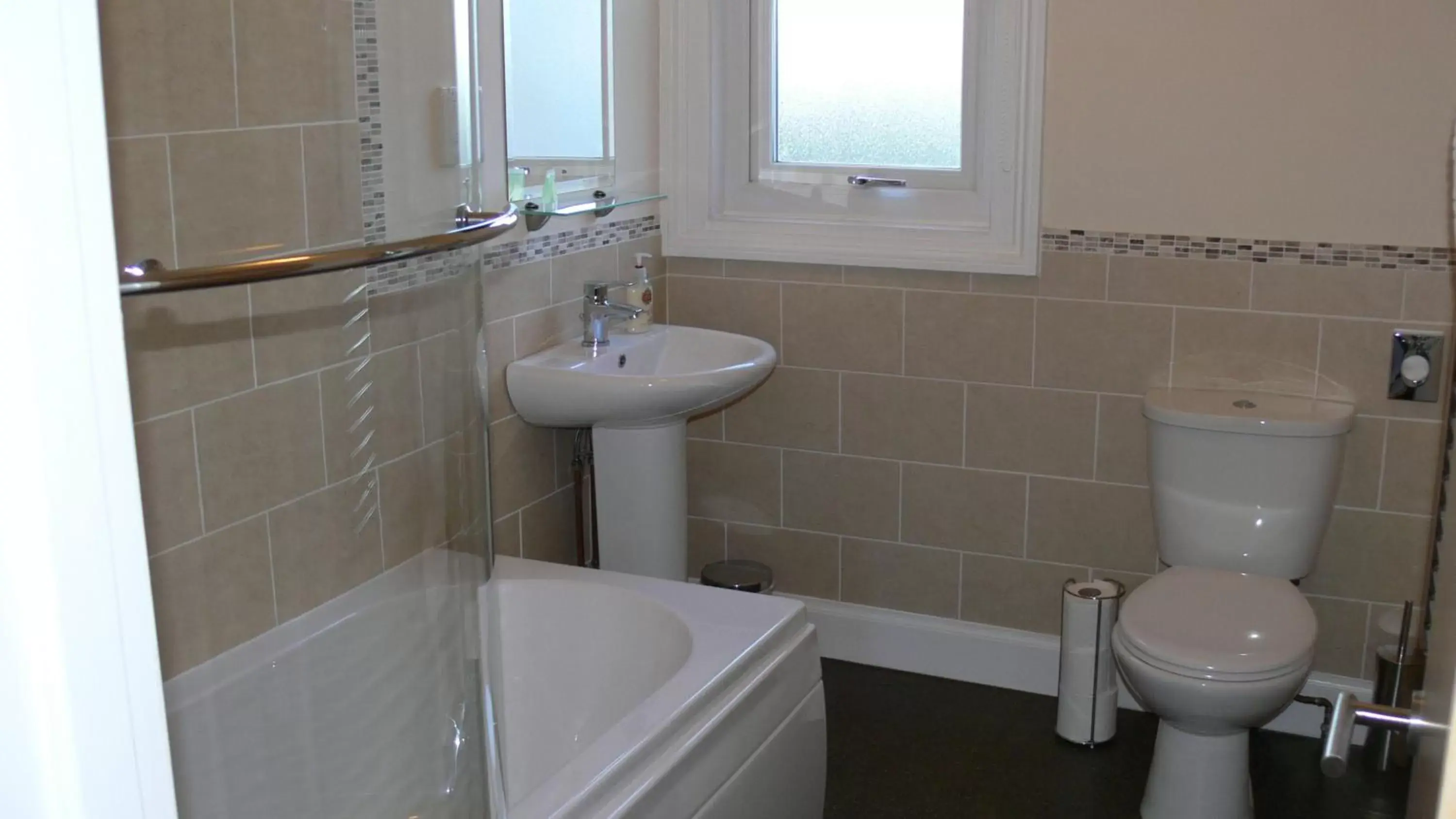 Bathroom in The Home Arms Guesthouse