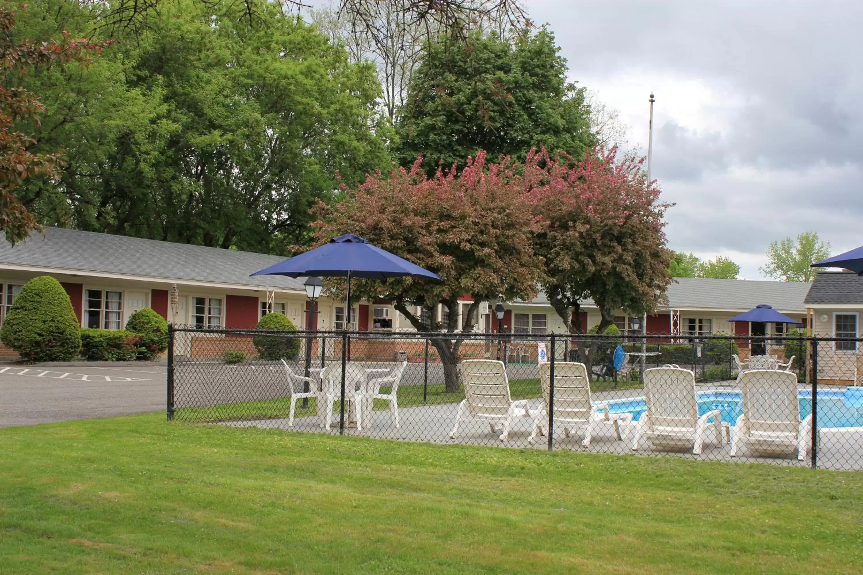 Property building in Berkshire Inn