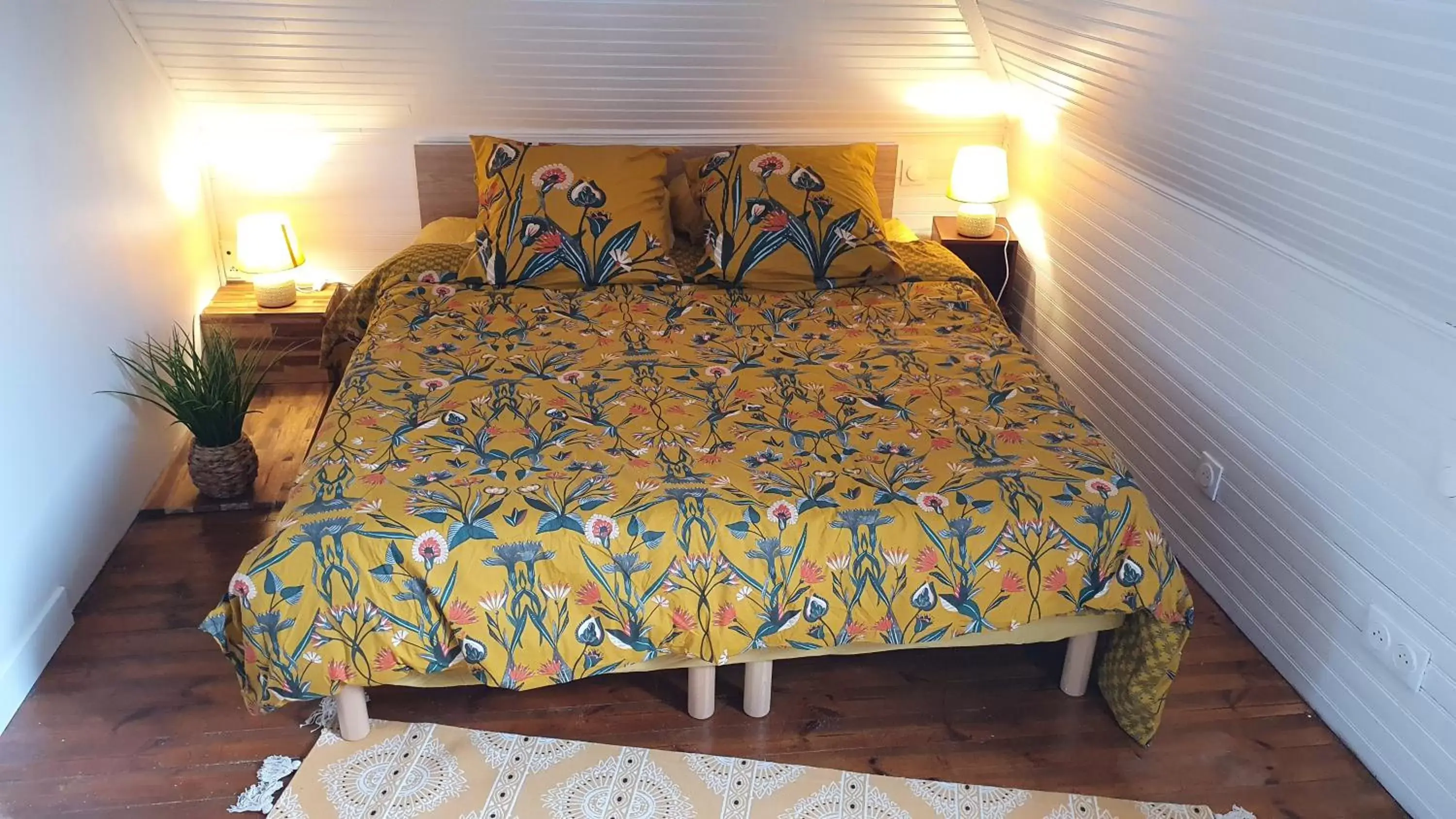 Bedroom, Bed in La Maison de la Côte des Légendes