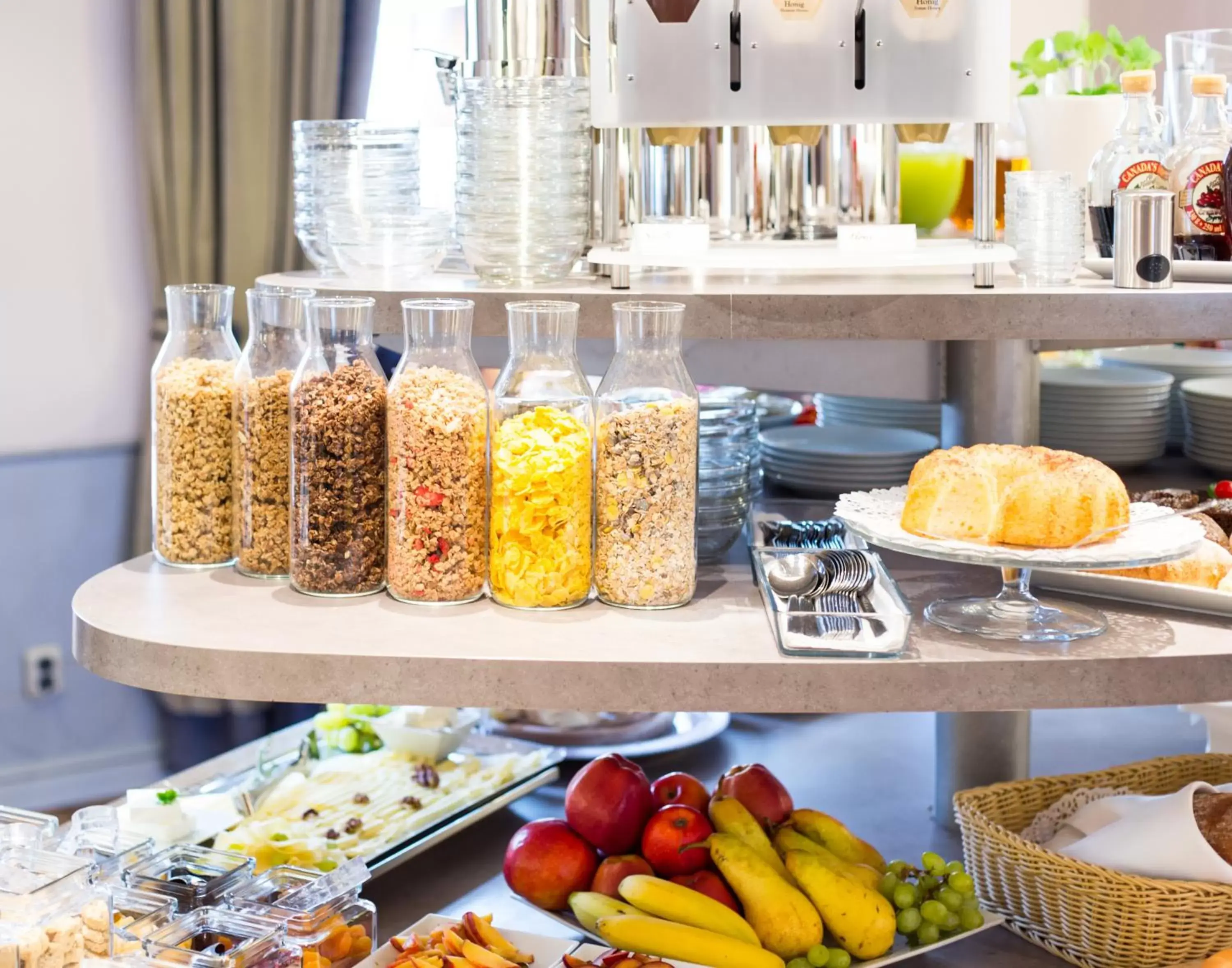 Buffet breakfast, Food in Unitas Hotel