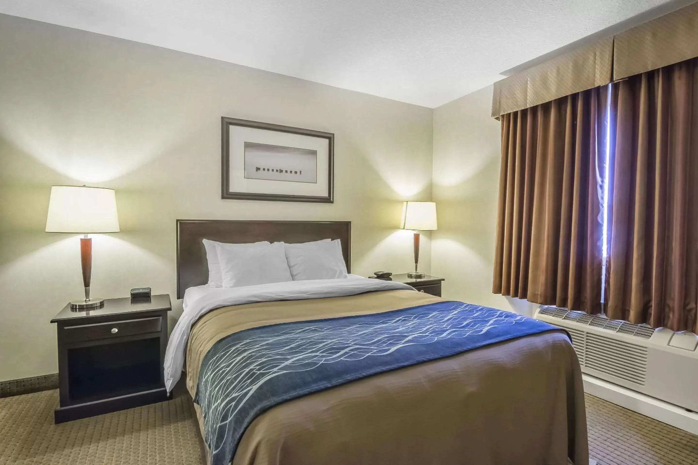 Photo of the whole room, Bed in Comfort Inn & Suites Edson