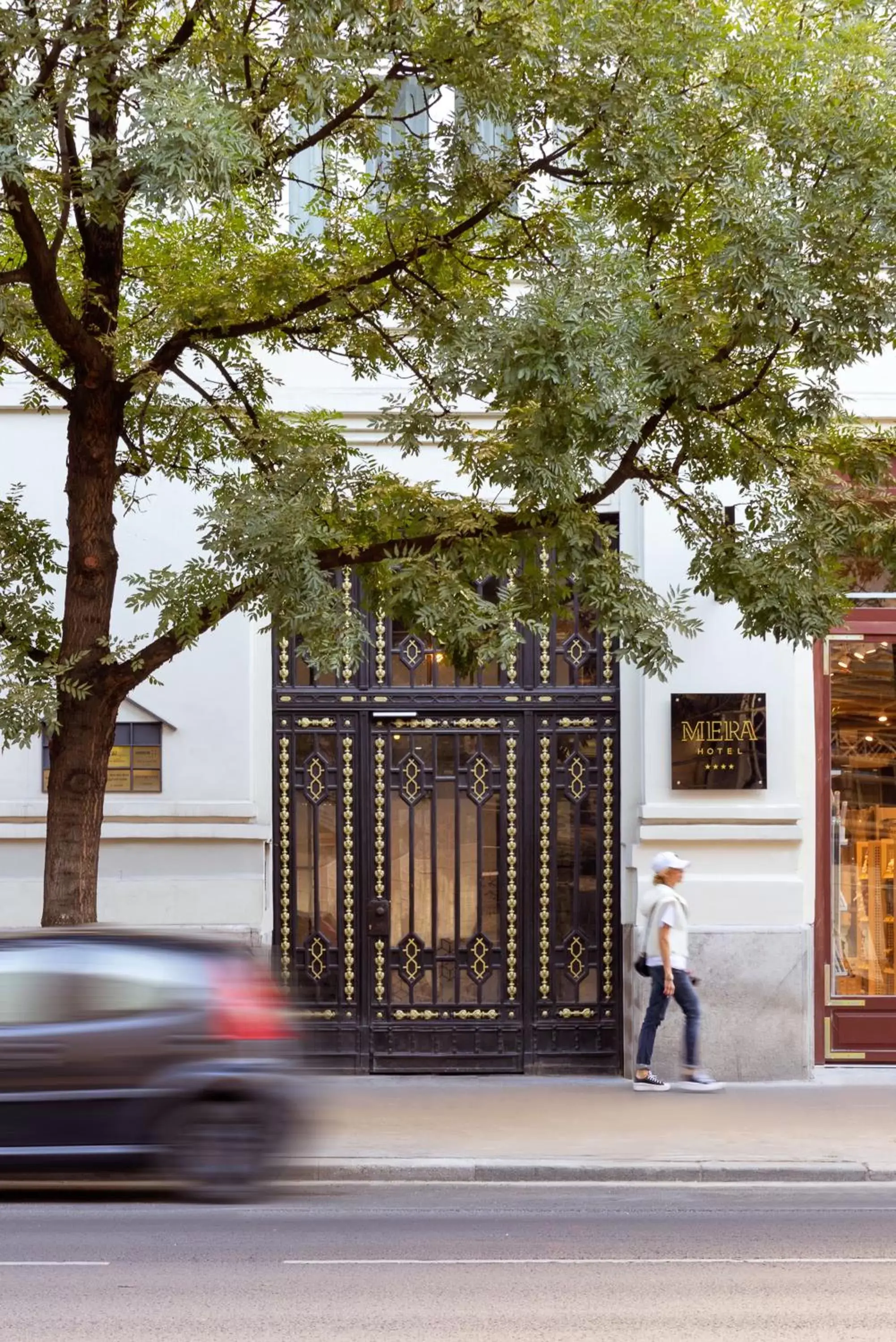 Facade/entrance in Mera Hotel