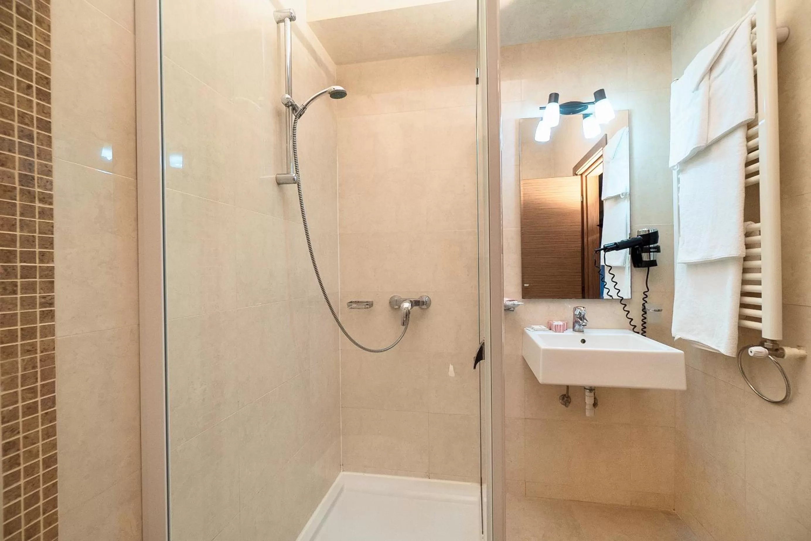 Bathroom in Hotel TISA