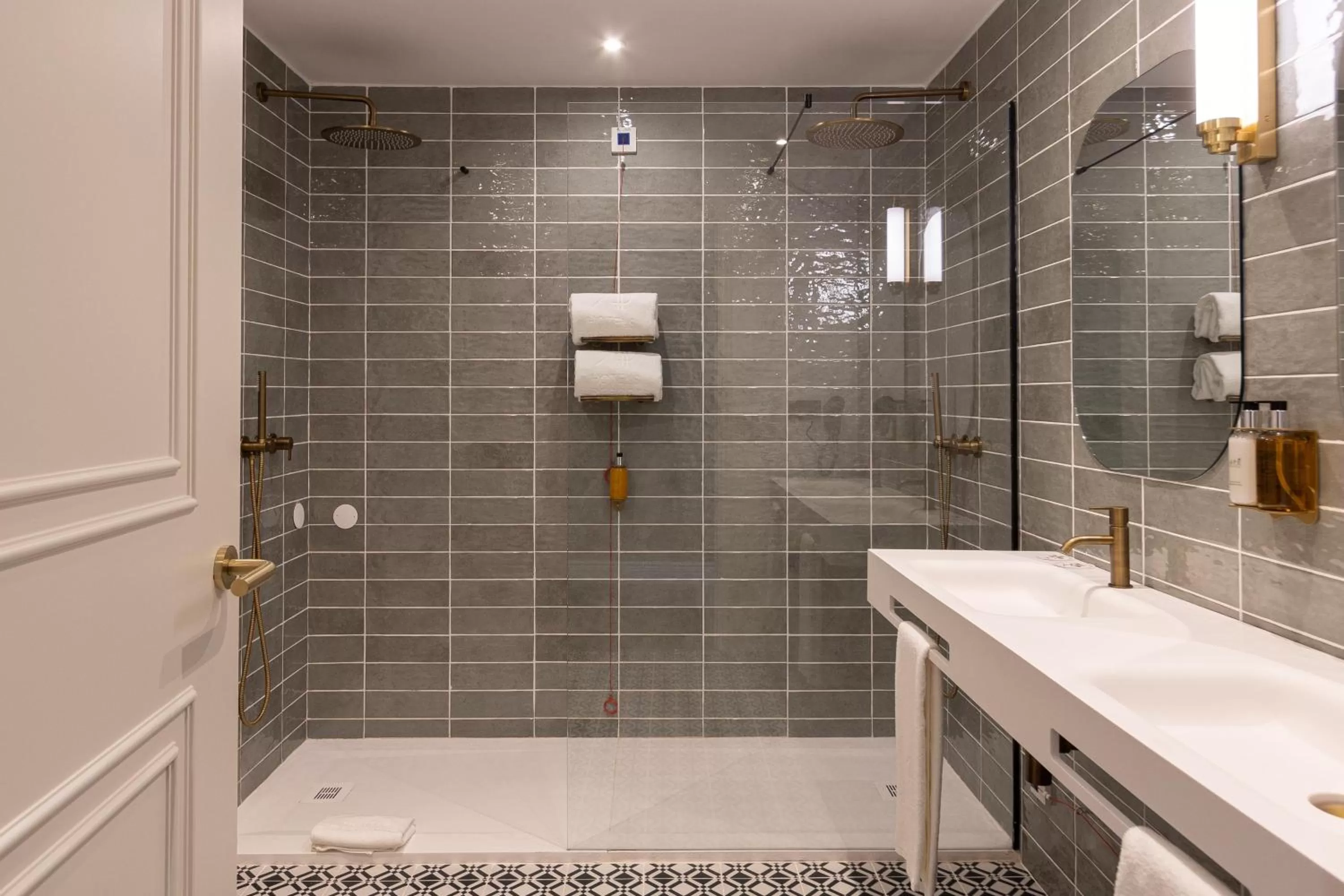 Shower in AP Dona Aninhas