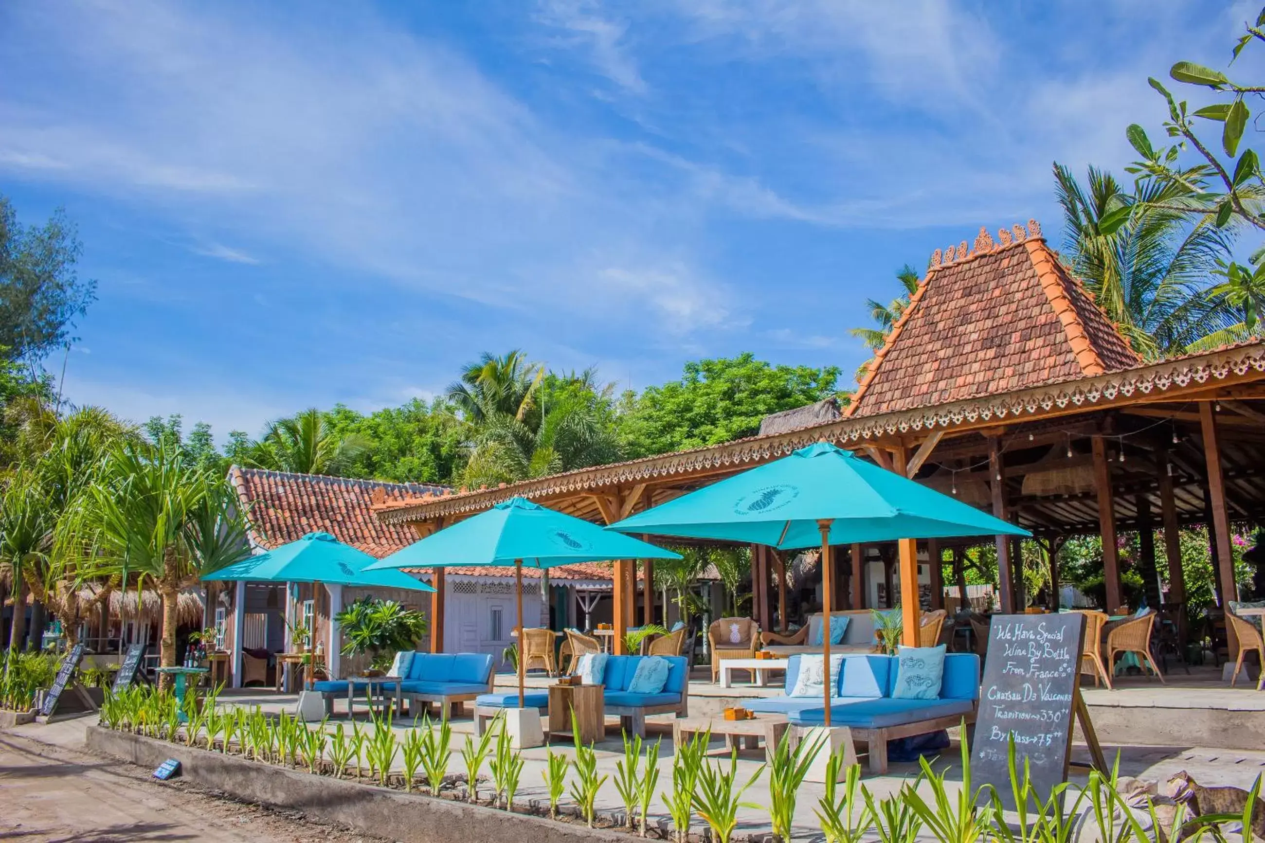 Restaurant/Places to Eat in Sunrise Resort