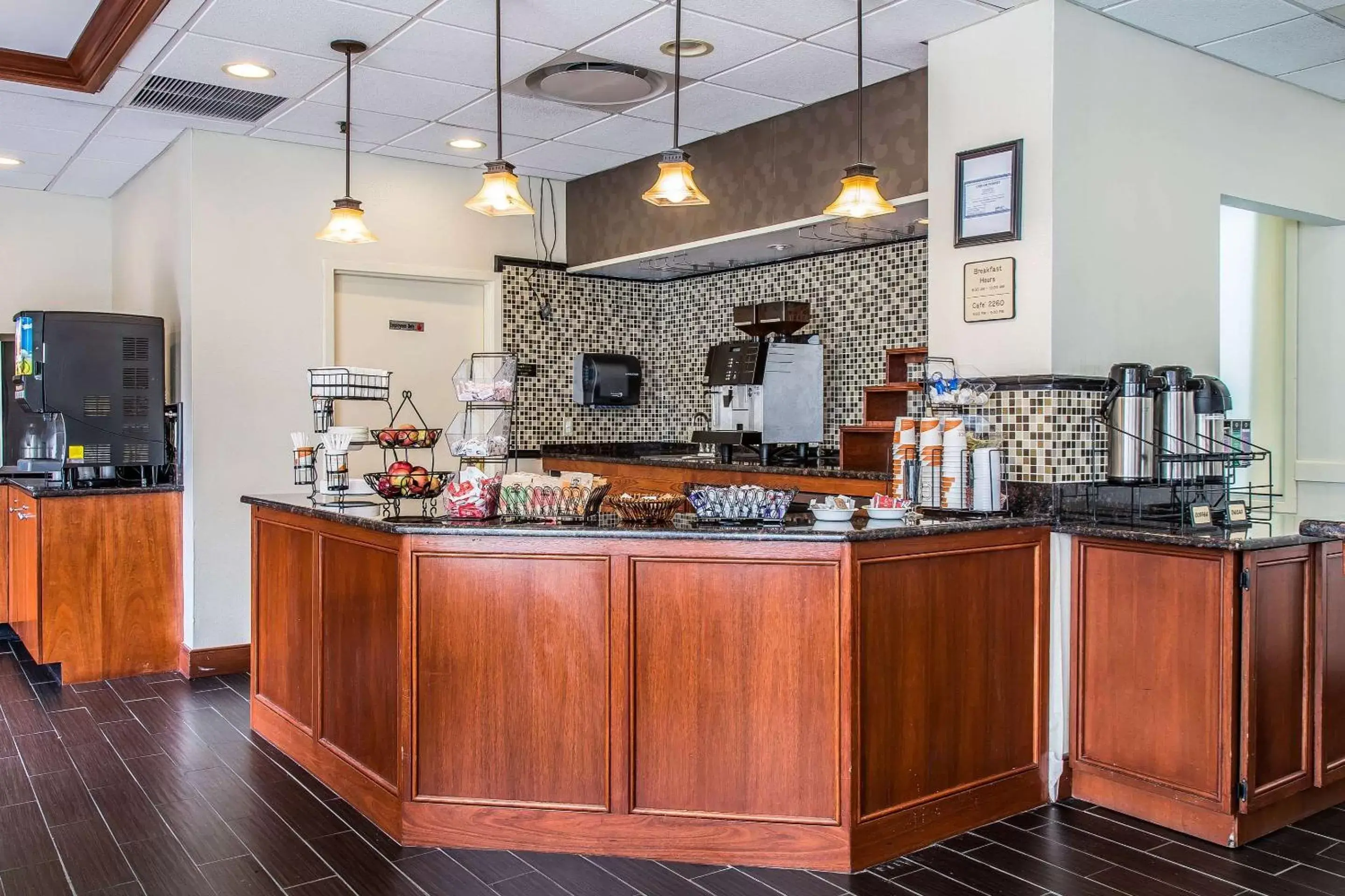 Restaurant/places to eat in Clarion Hotel & Suites Hamden - New Haven Restaurant/places to eat in Clarion Hotel & Suites Hamden - New Haven