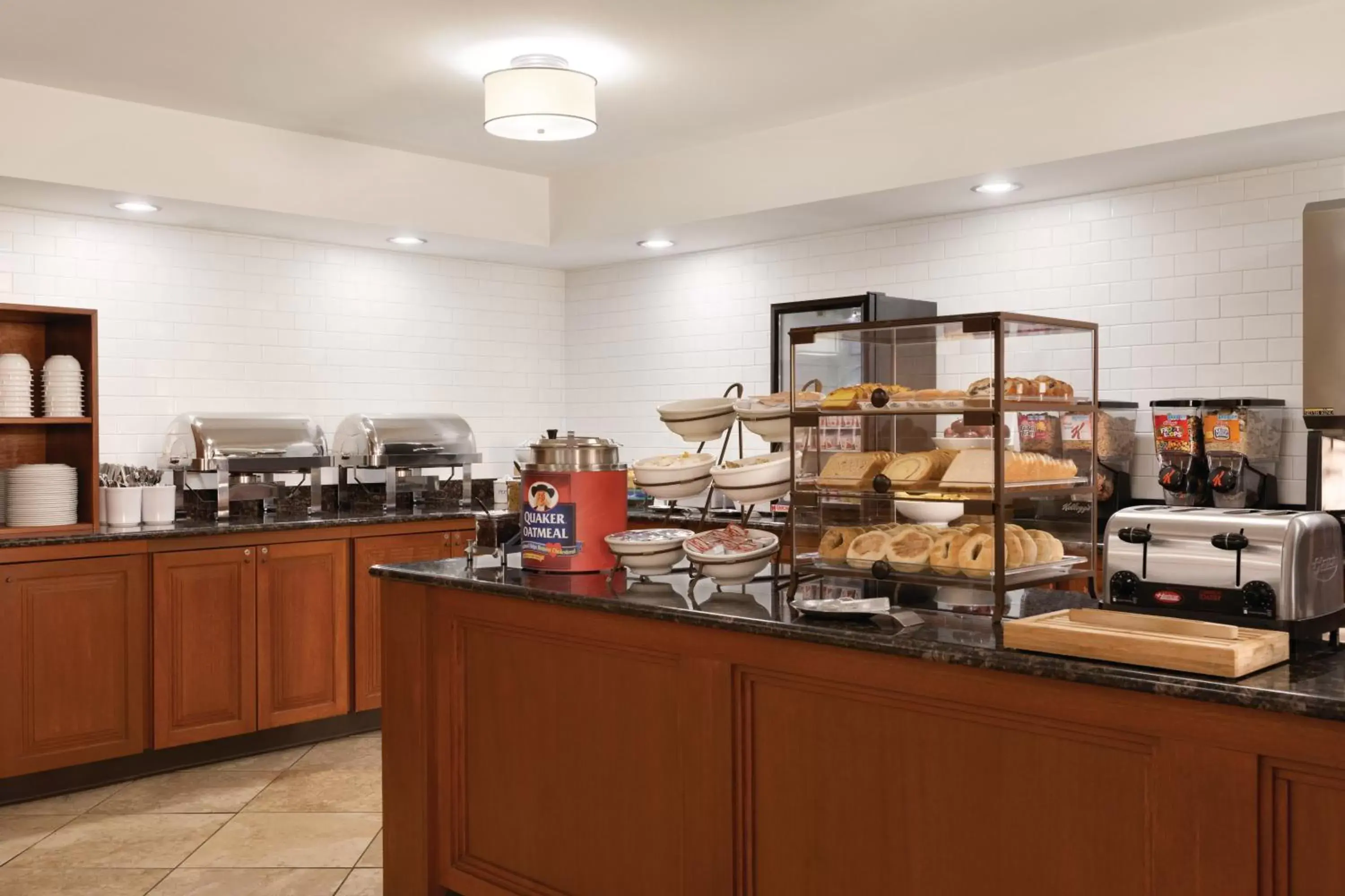 Food, Restaurant/Places to Eat in Country Inn & Suites by Radisson, Traverse City, MI