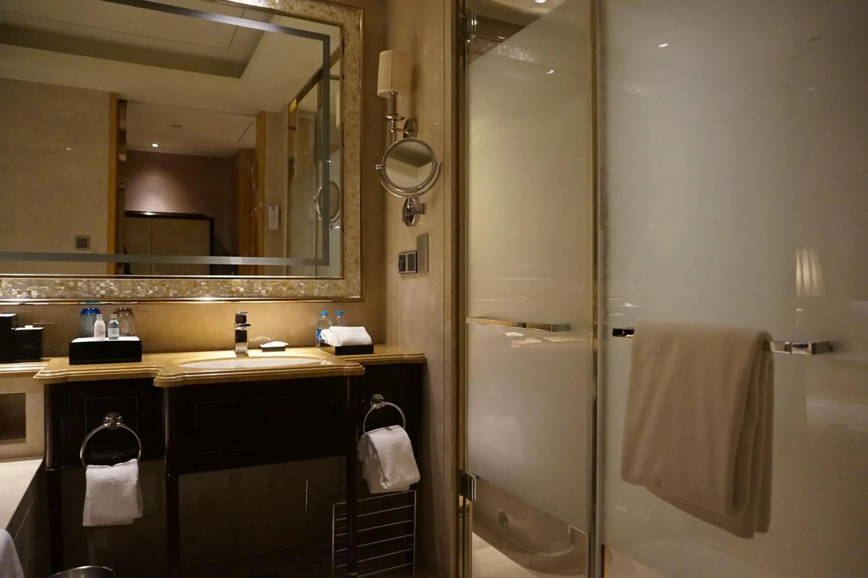 Bathroom in Wanda Realm Harbin Hotel