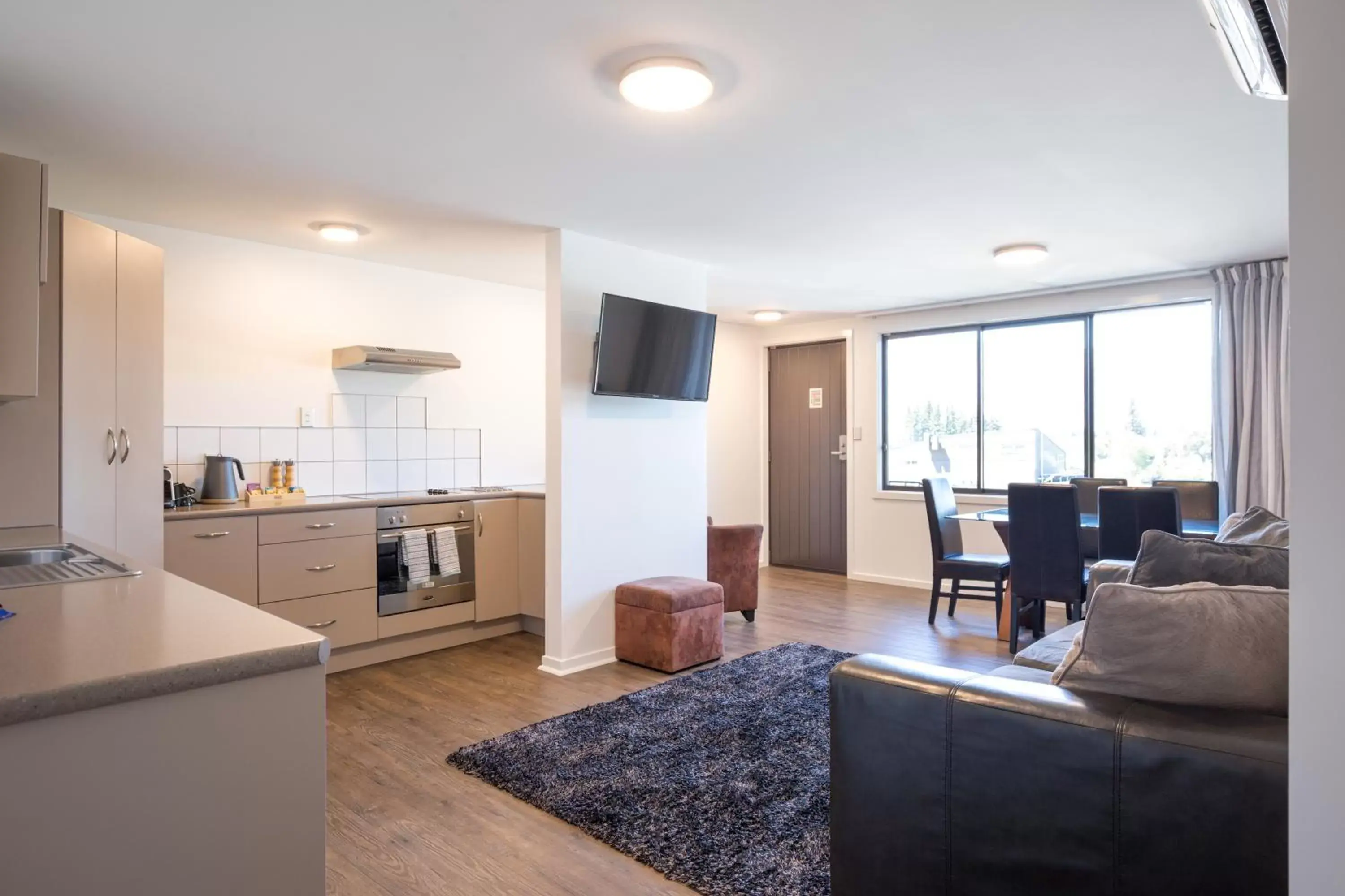 Living room, Seating Area in Lomond Lodge Motel & Apartments