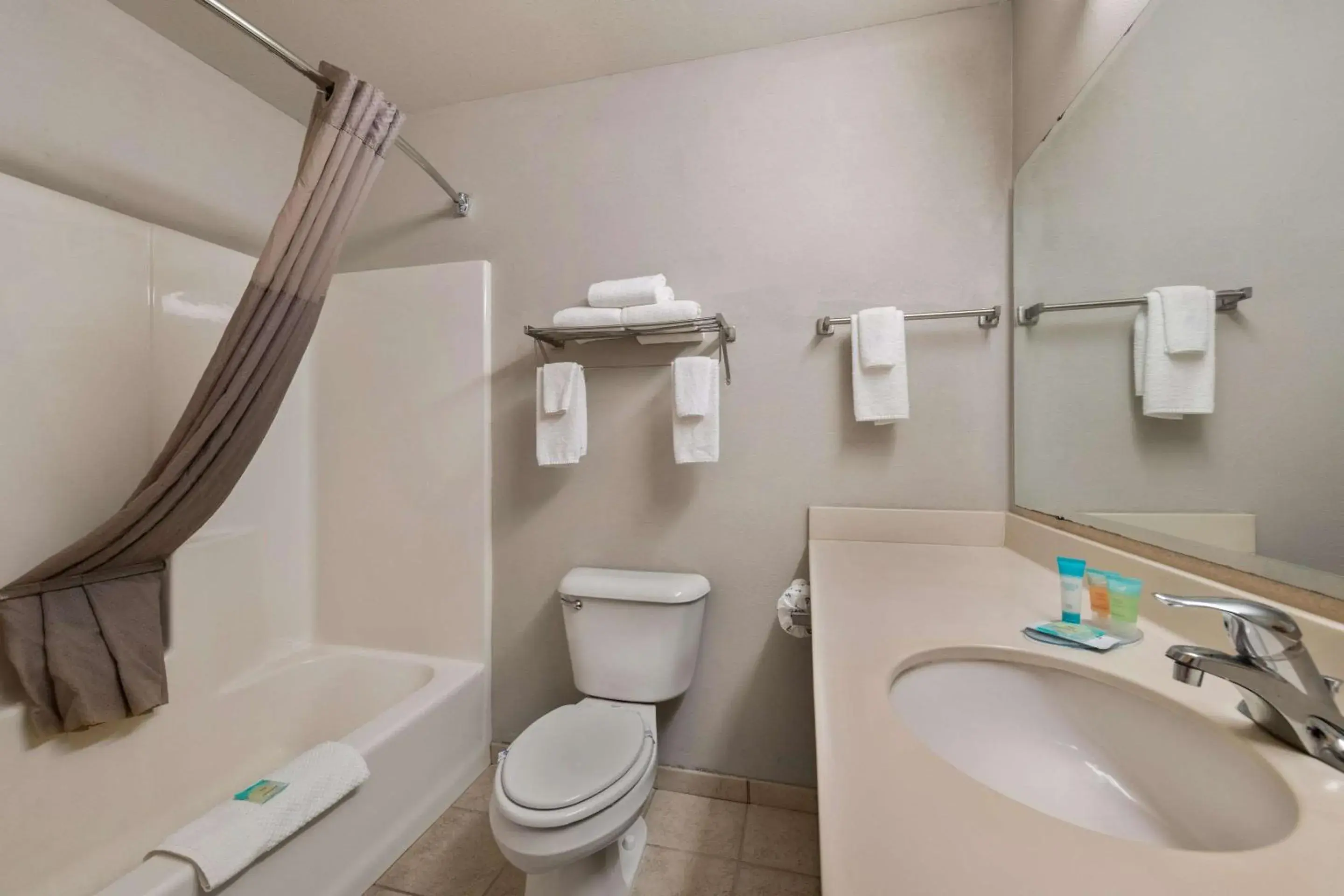 Bedroom, Bathroom in Rodeway Inn & Suites