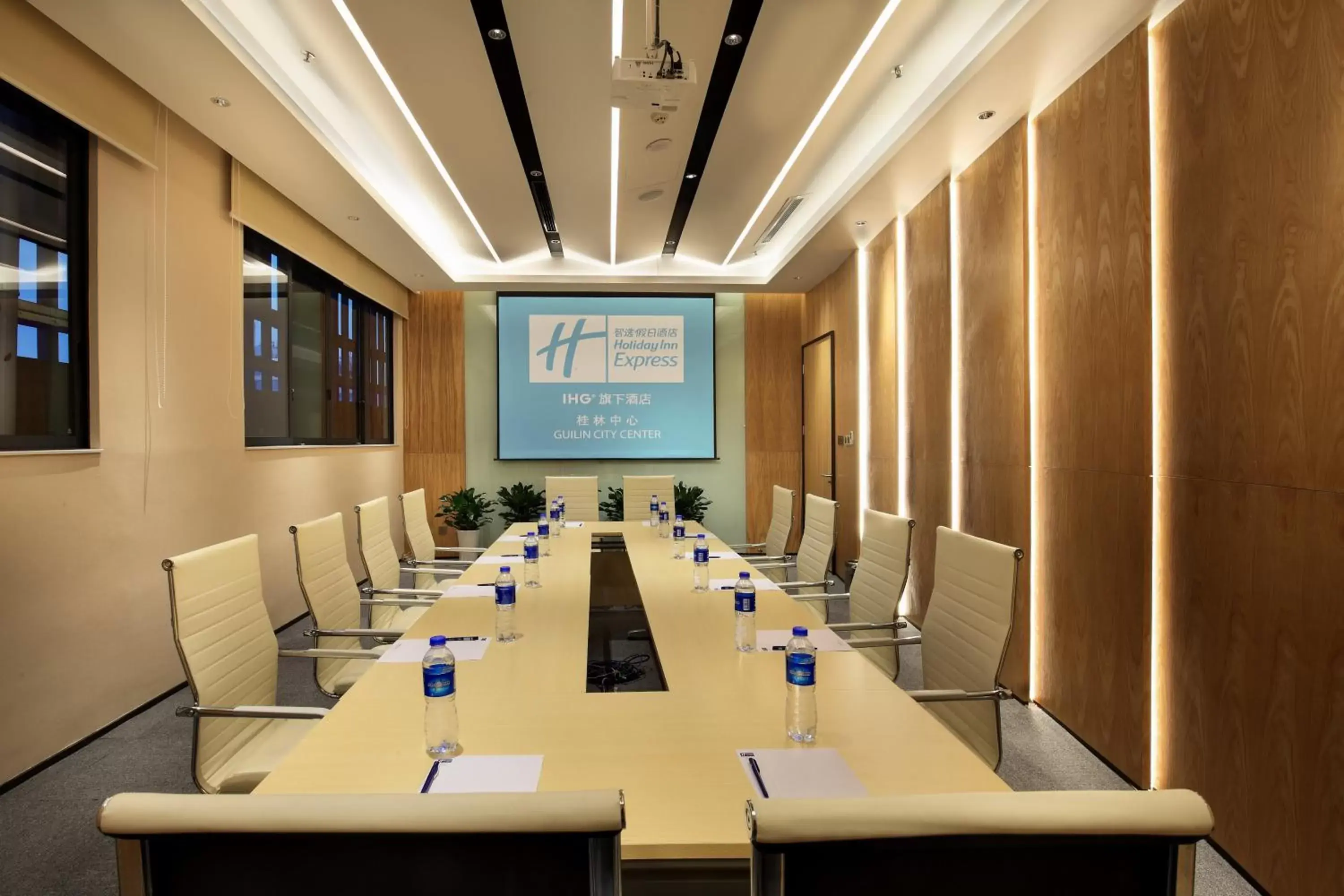 Meeting/conference room in Holiday Inn Express Guilin City Center, an IHG Hotel