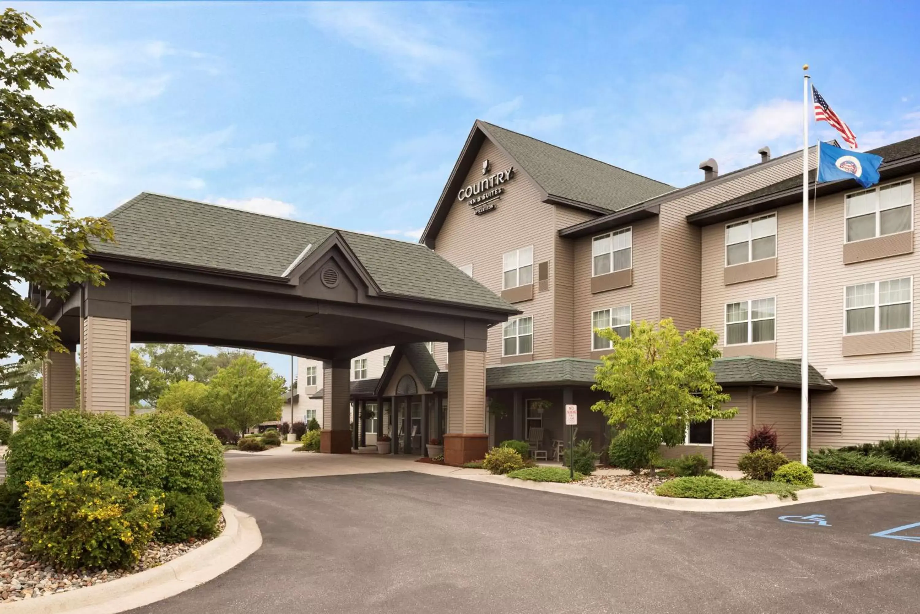 Property Building in Country Inn & Suites by Radisson, St. Cloud East, MN