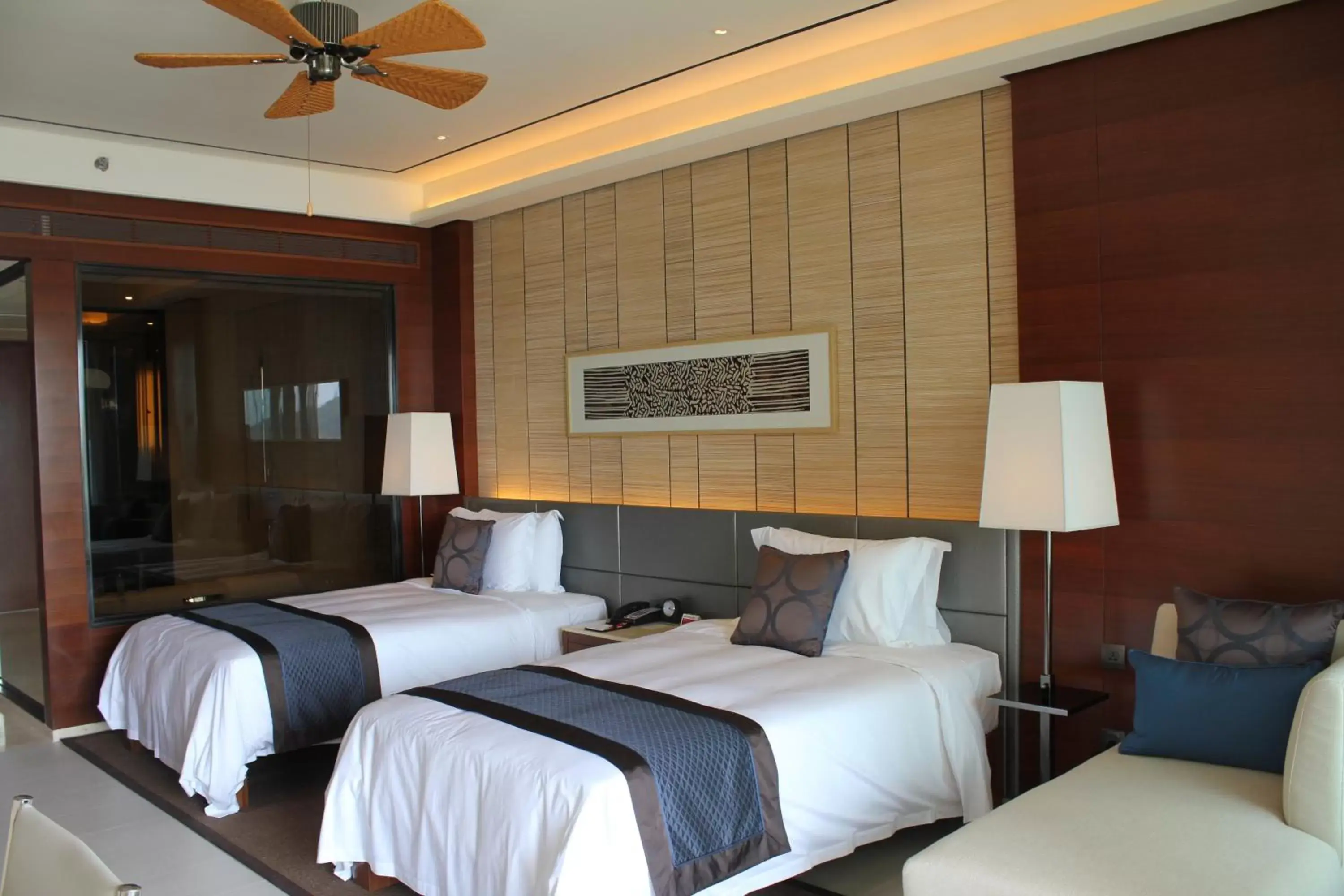 Photo of the whole room, Bed in Crowne Plaza Sanya City Center, an IHG Hotel