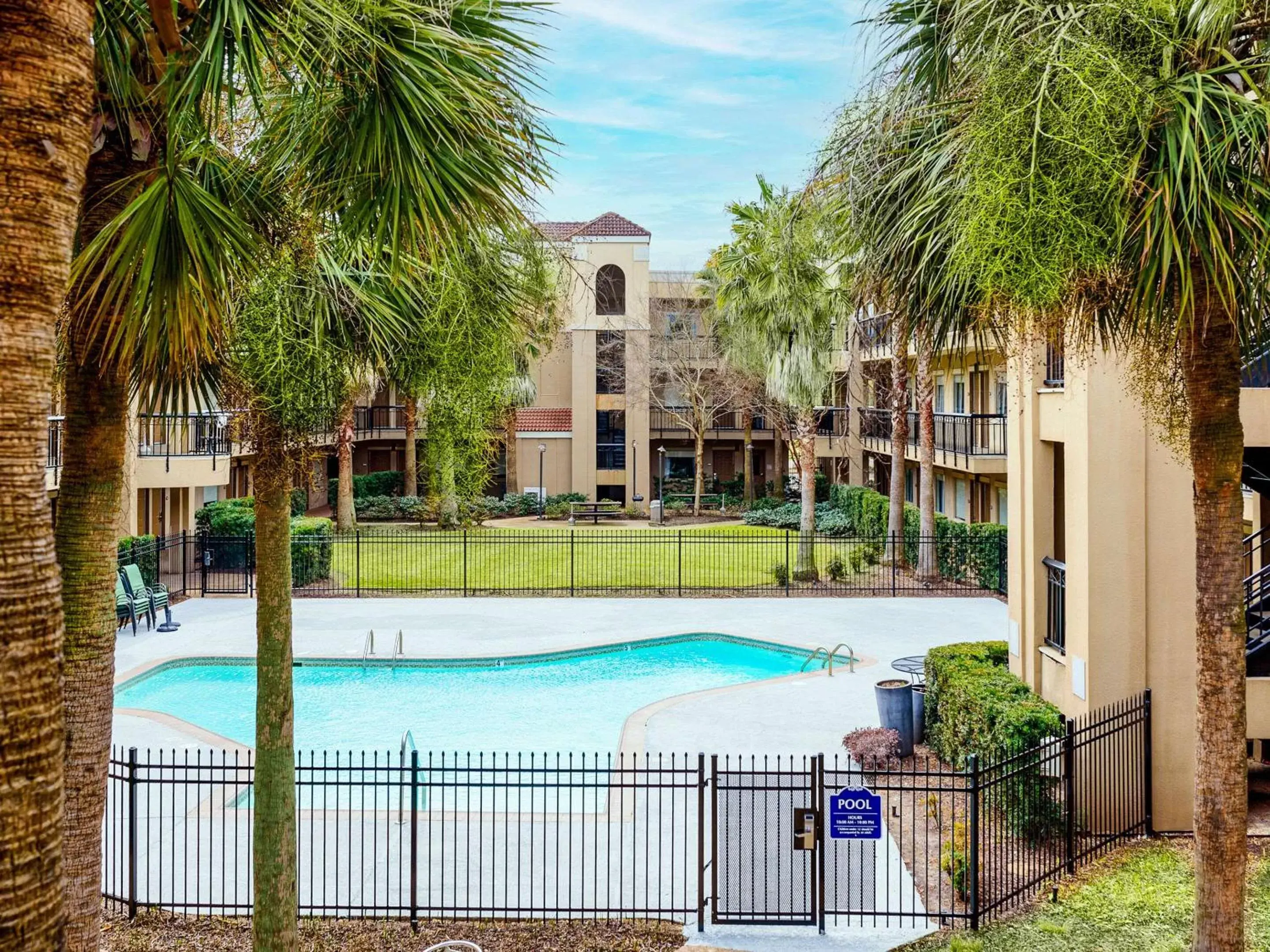 Activities, Swimming Pool in Comfort Suites Medical District near Mall of Louisiana