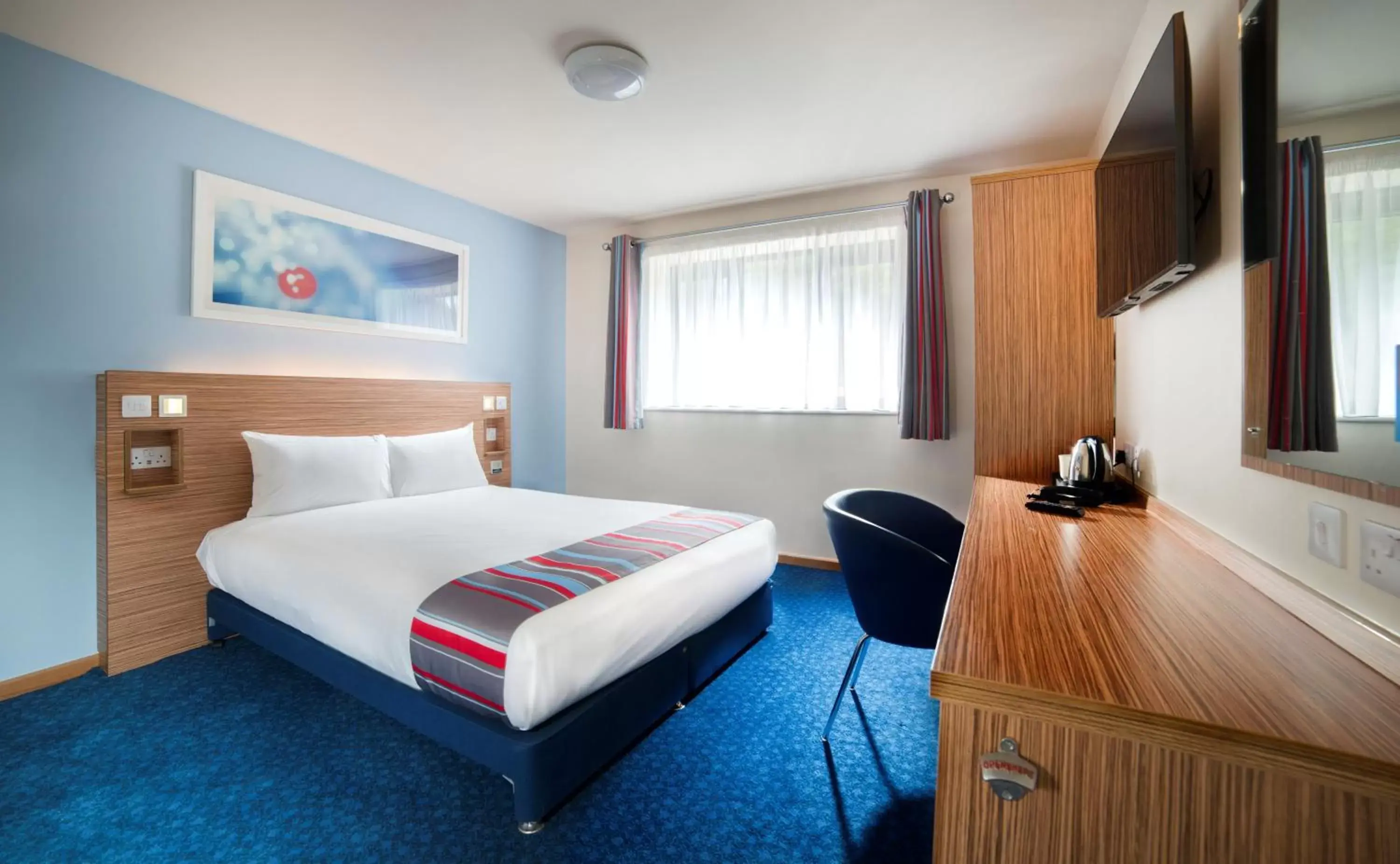 Bed in Travelodge Dublin Airport North 'Swords'