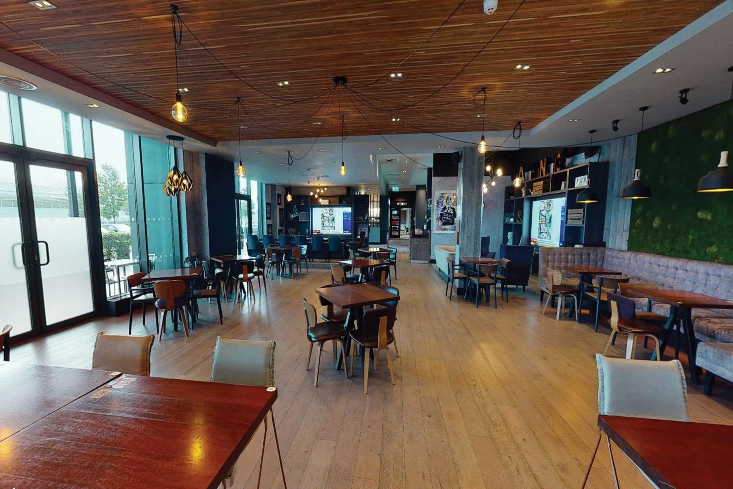 Restaurant/places to eat in Village Hotel Solihull