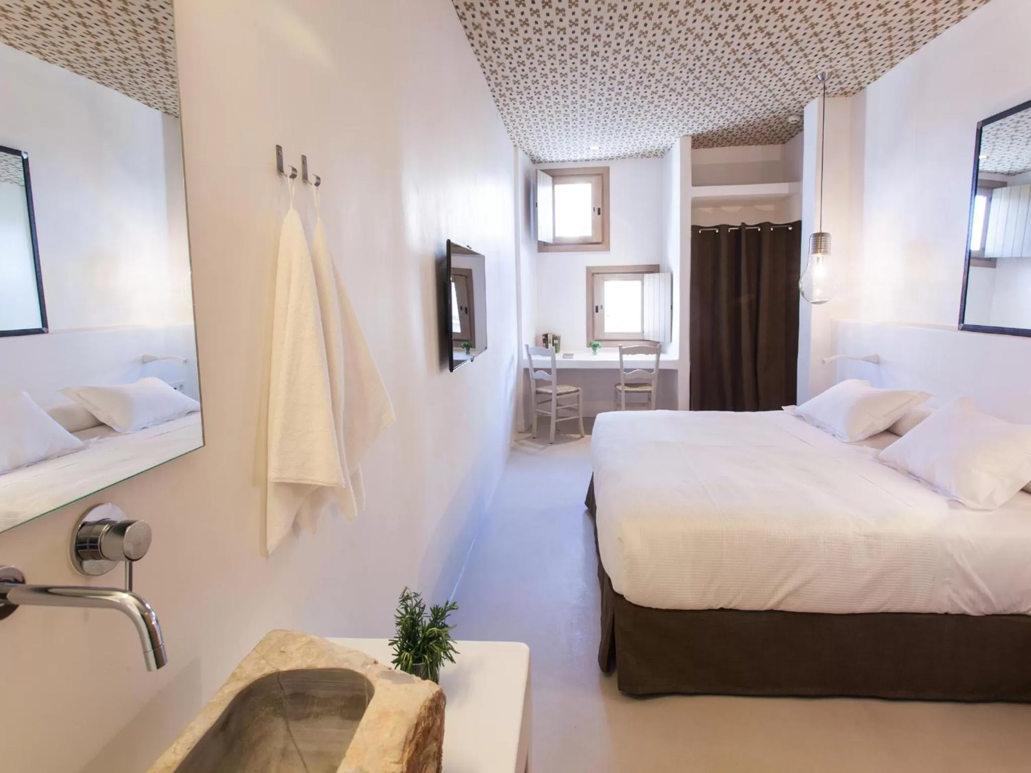 Photo of the whole room, Bed in HM Balanguera