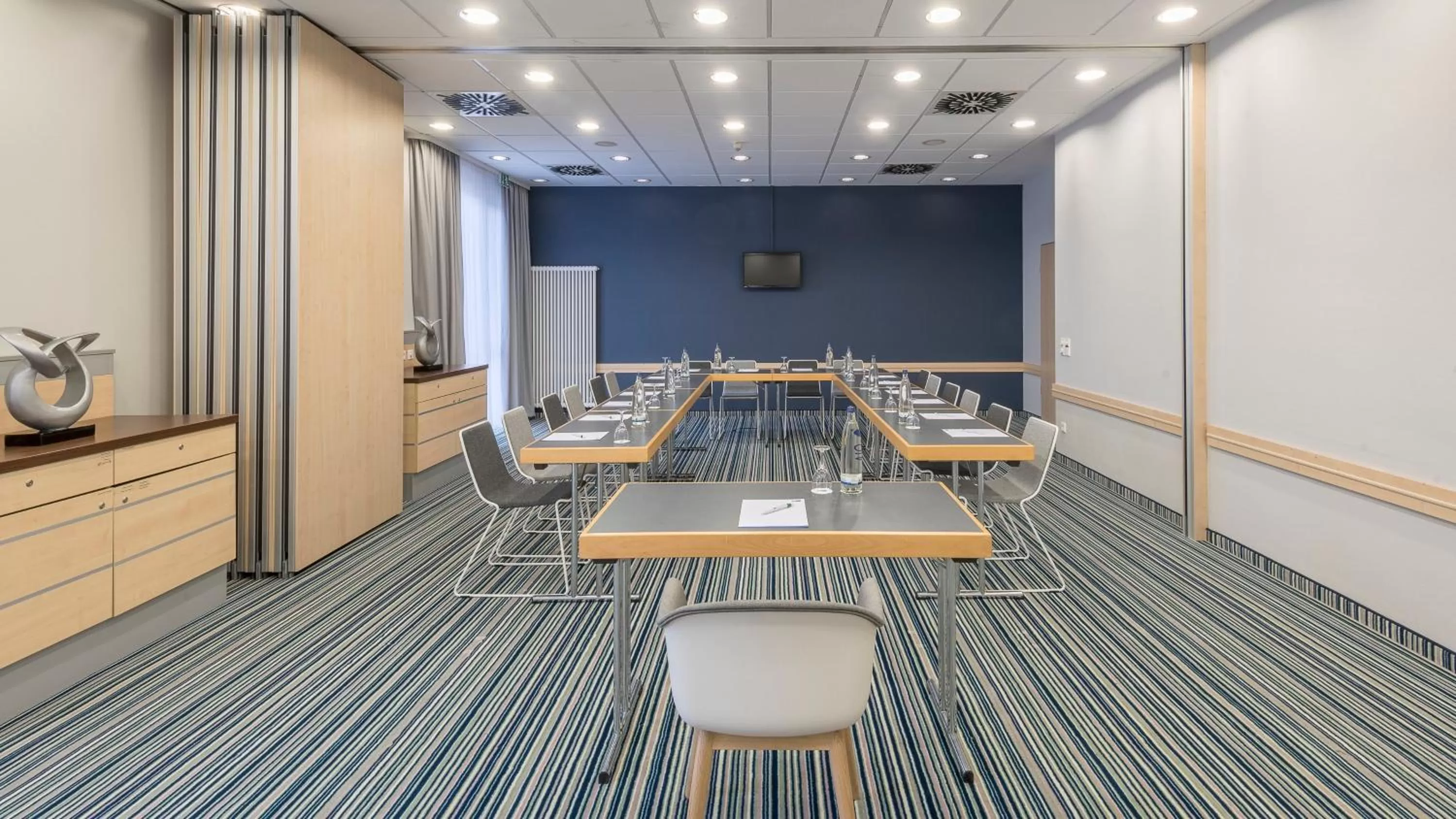 Meeting/conference room in Holiday Inn Express München Messe by IHG