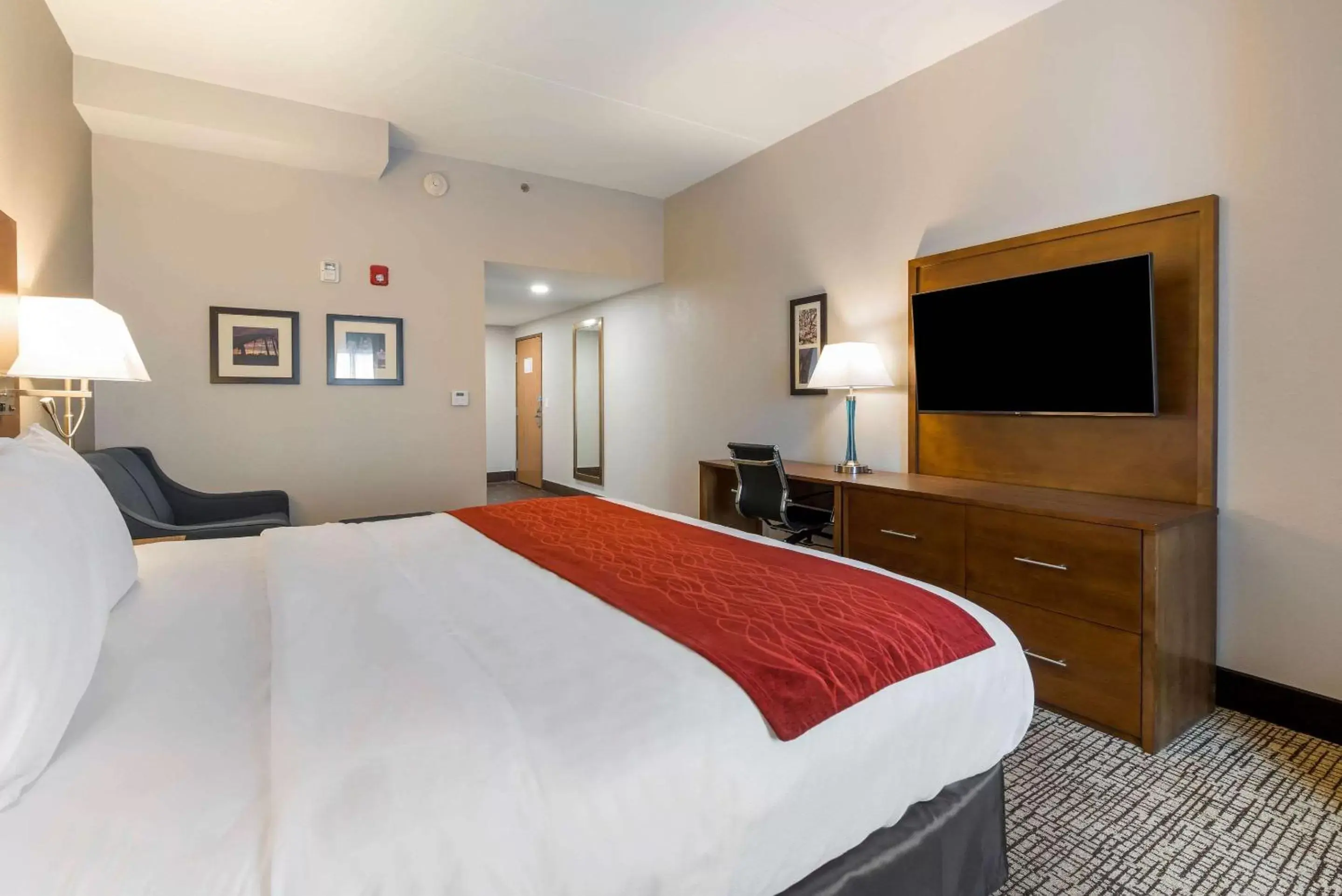 King Room - Mobility Accessible/Non-Smoking in Comfort Inn Grove City - Columbus South