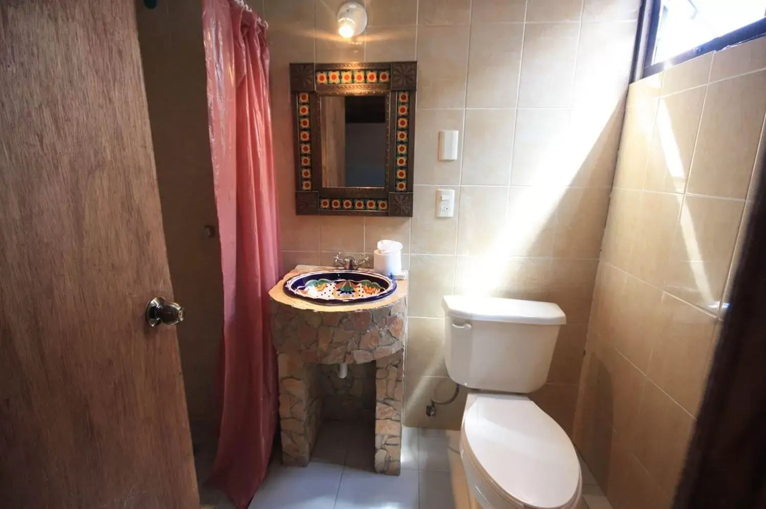 Area and facilities, Bathroom in Hotel & Cava La Parroquia