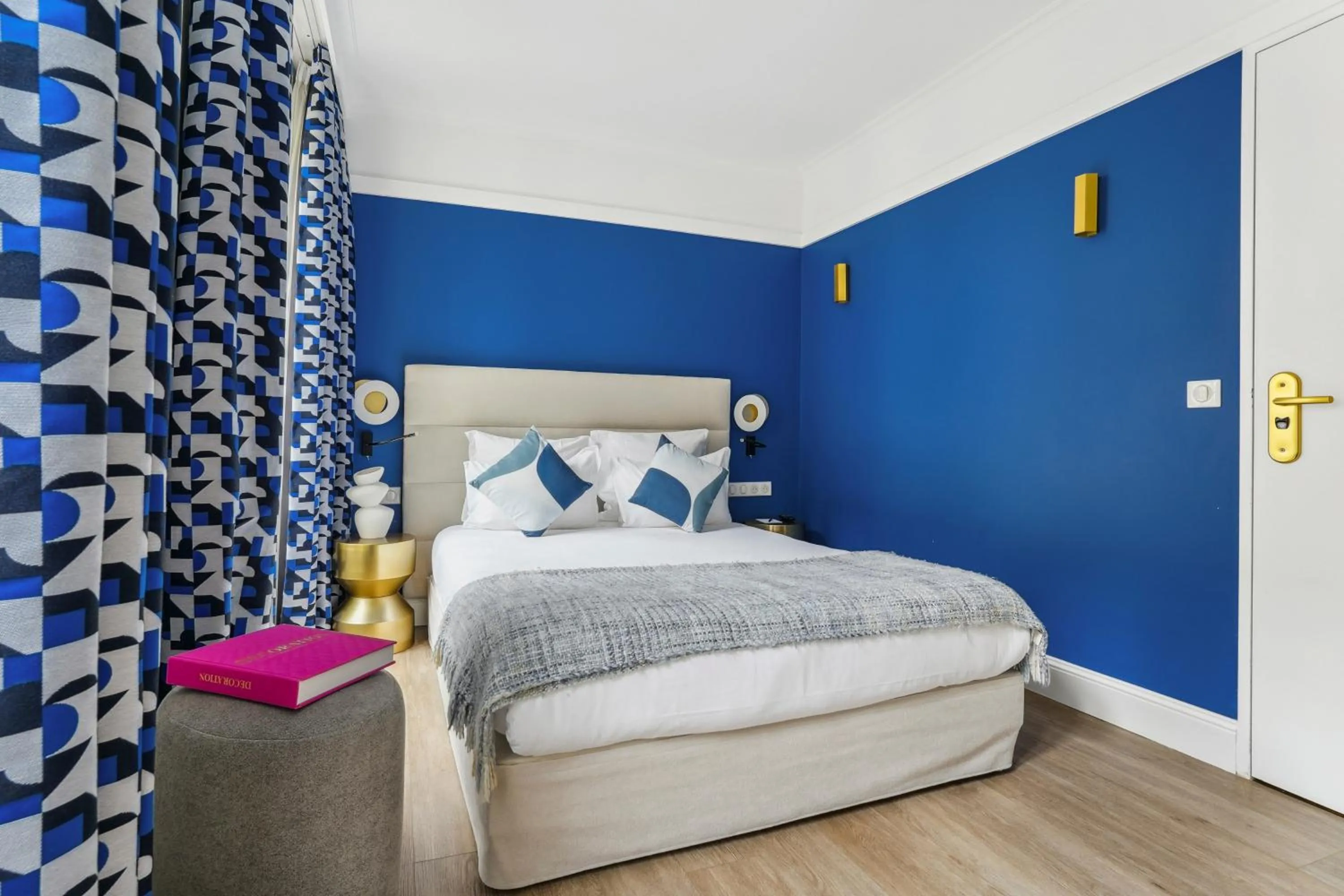 Bed in Hotel Elysees Opera