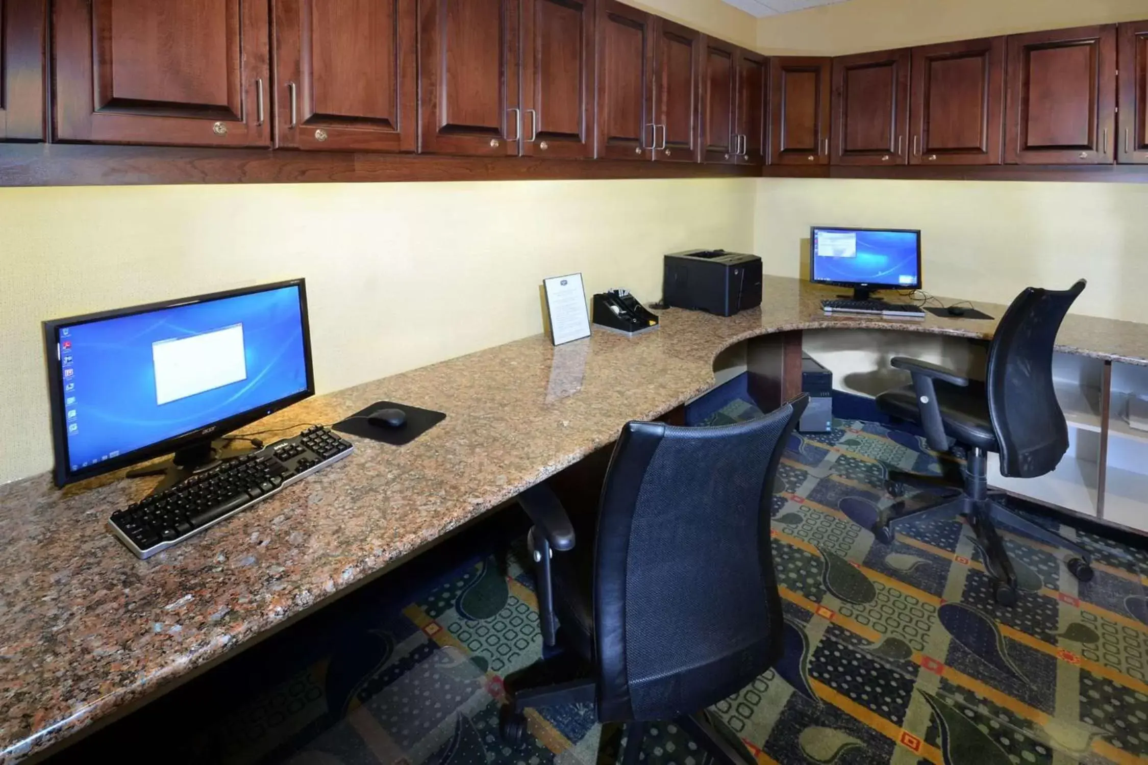 Business facilities, Business Area/Conference Room in Hampton Inn Roxboro