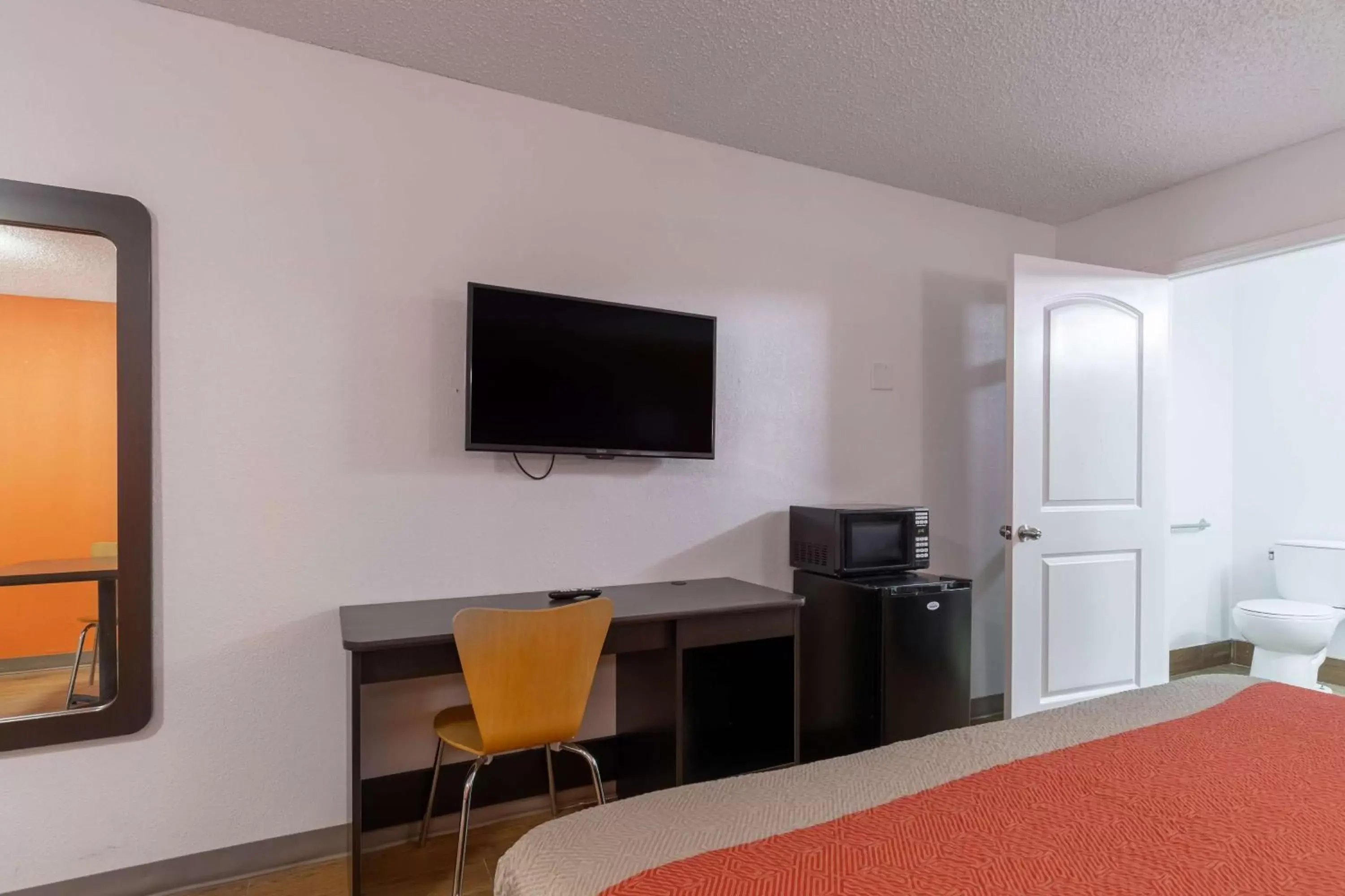 Photo of the whole room, TV/Entertainment Center in Motel 6-Bryan, TX - University Area