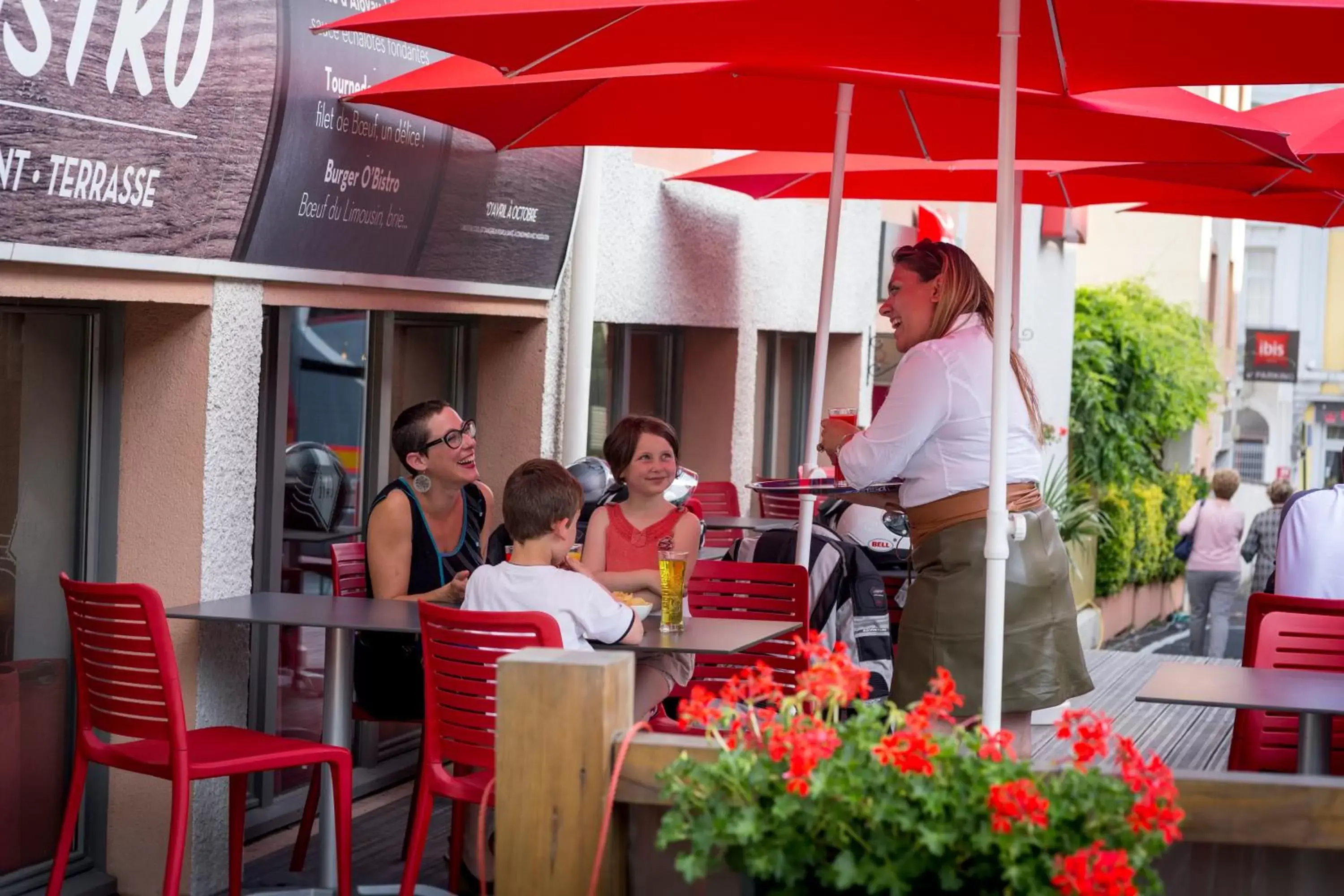 Patio in ibis Lourdes Centre Gare