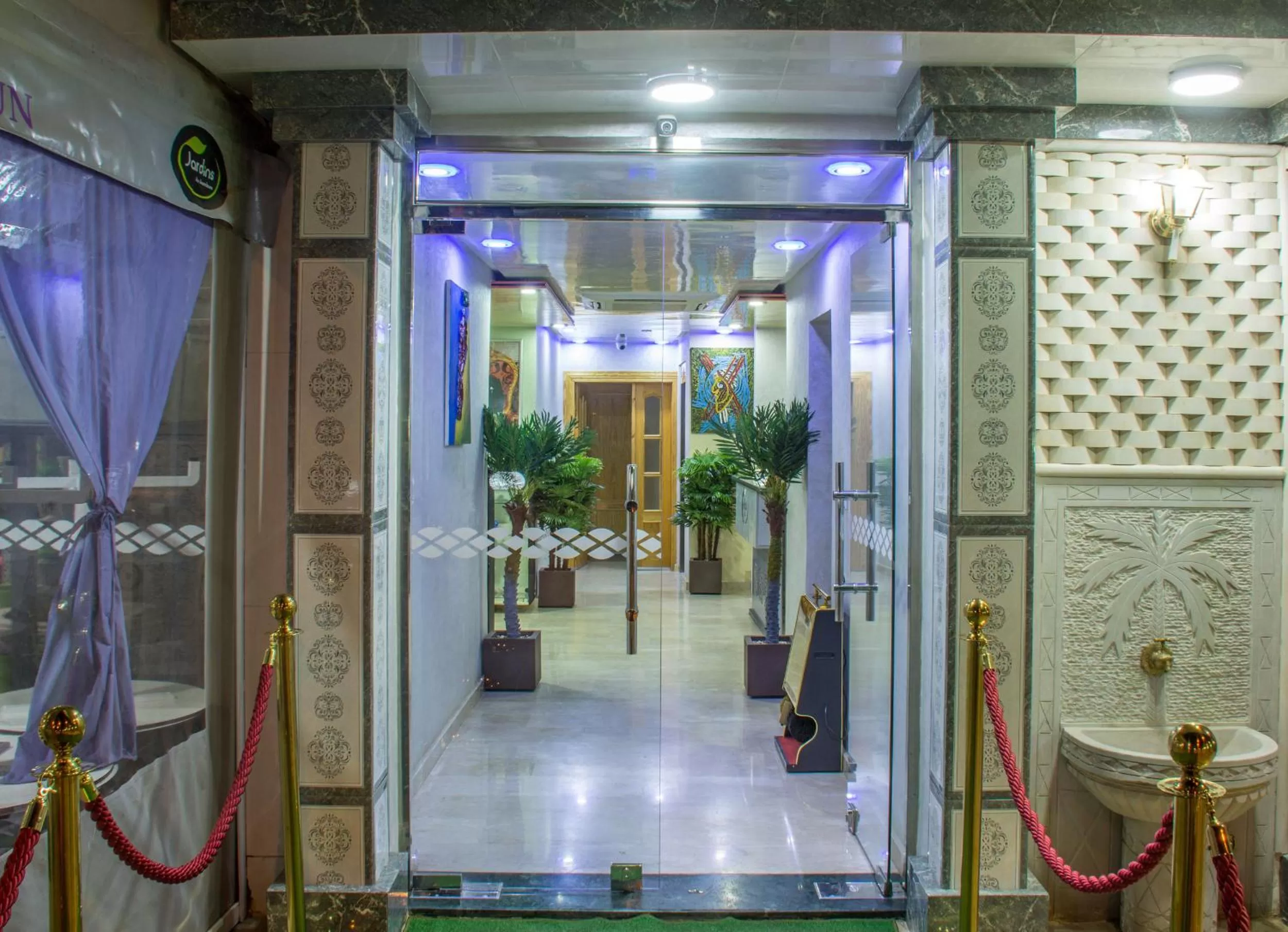 Lobby or reception in Hôtel Hadaik Ain Asserdoune