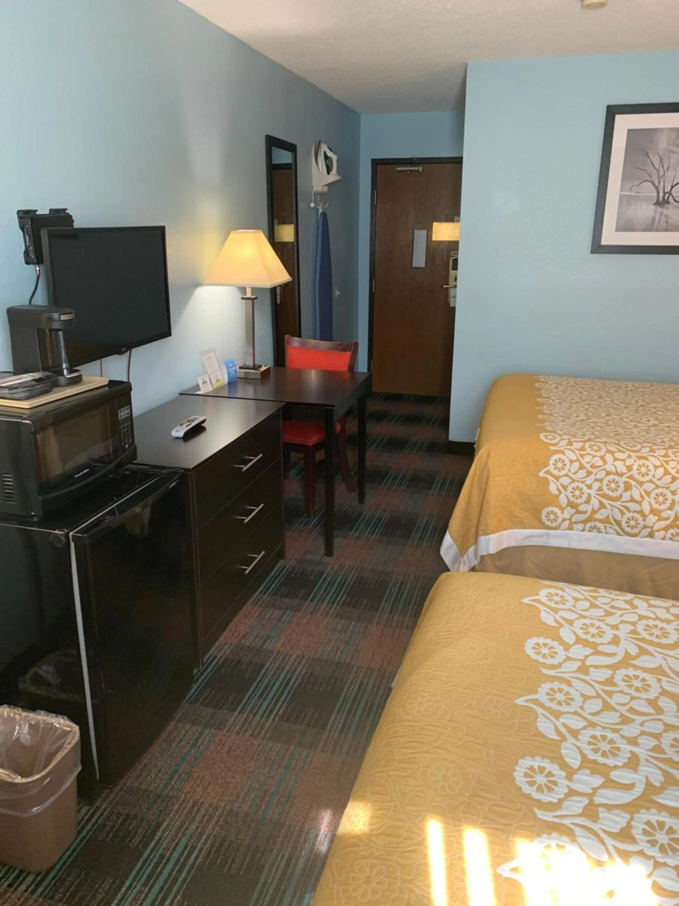 Bedroom in Days Inn by Wyndham Greenwood SC