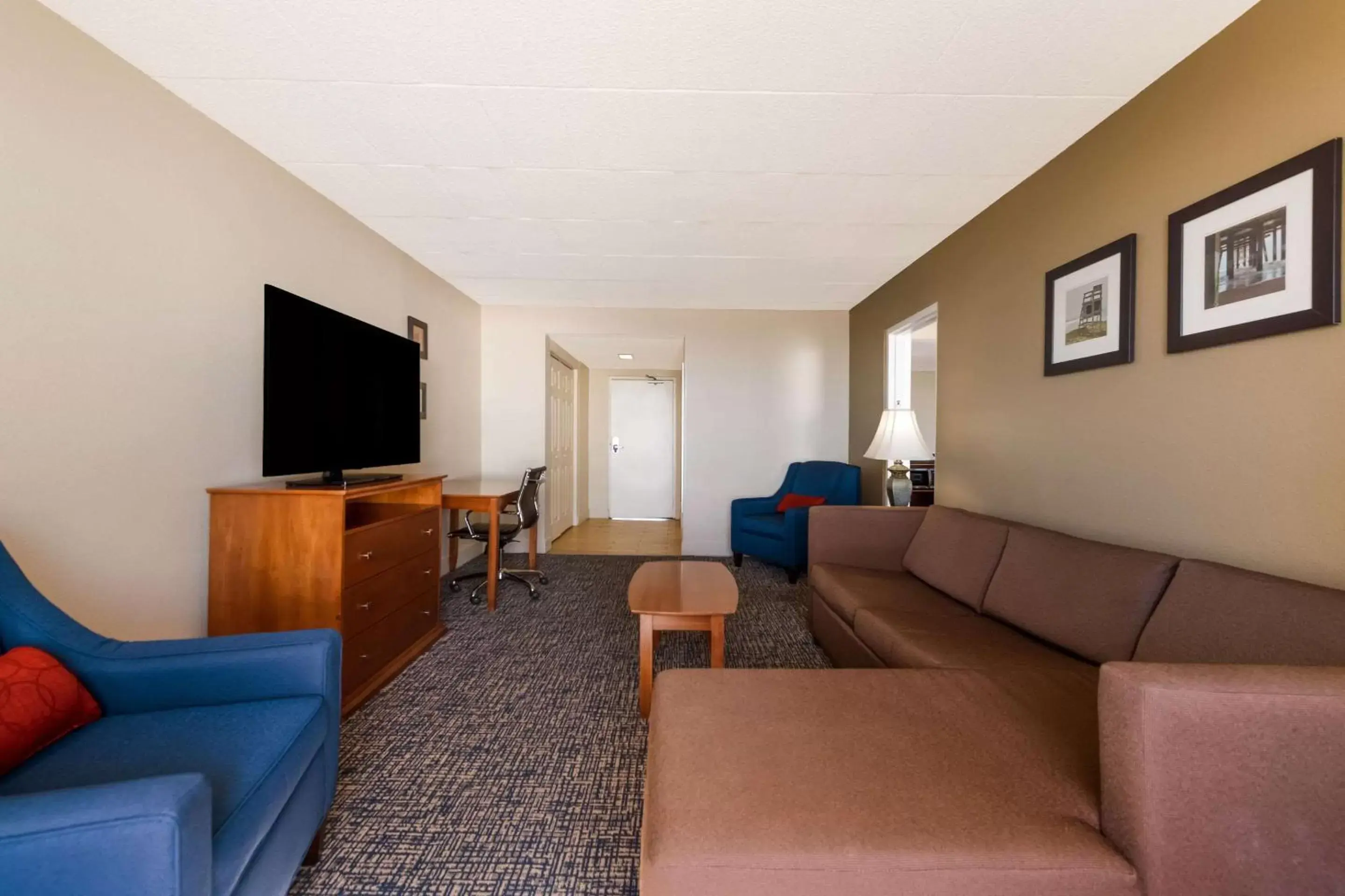 Bedroom, Seating Area in Comfort Inn South Oceanfront
