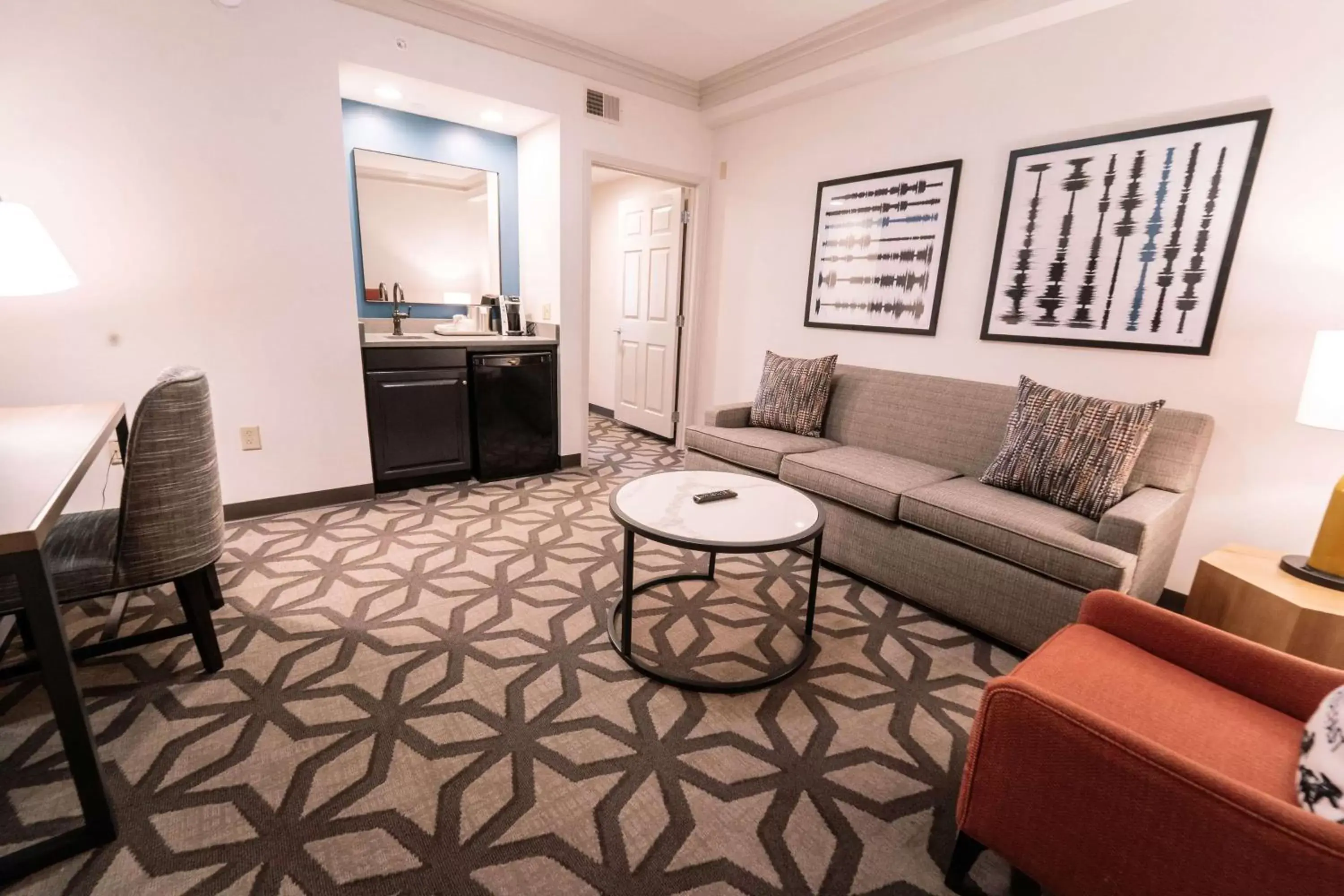 Photo of the whole room, Seating Area in Galt House Hotel, A Trademark Collection Hotel