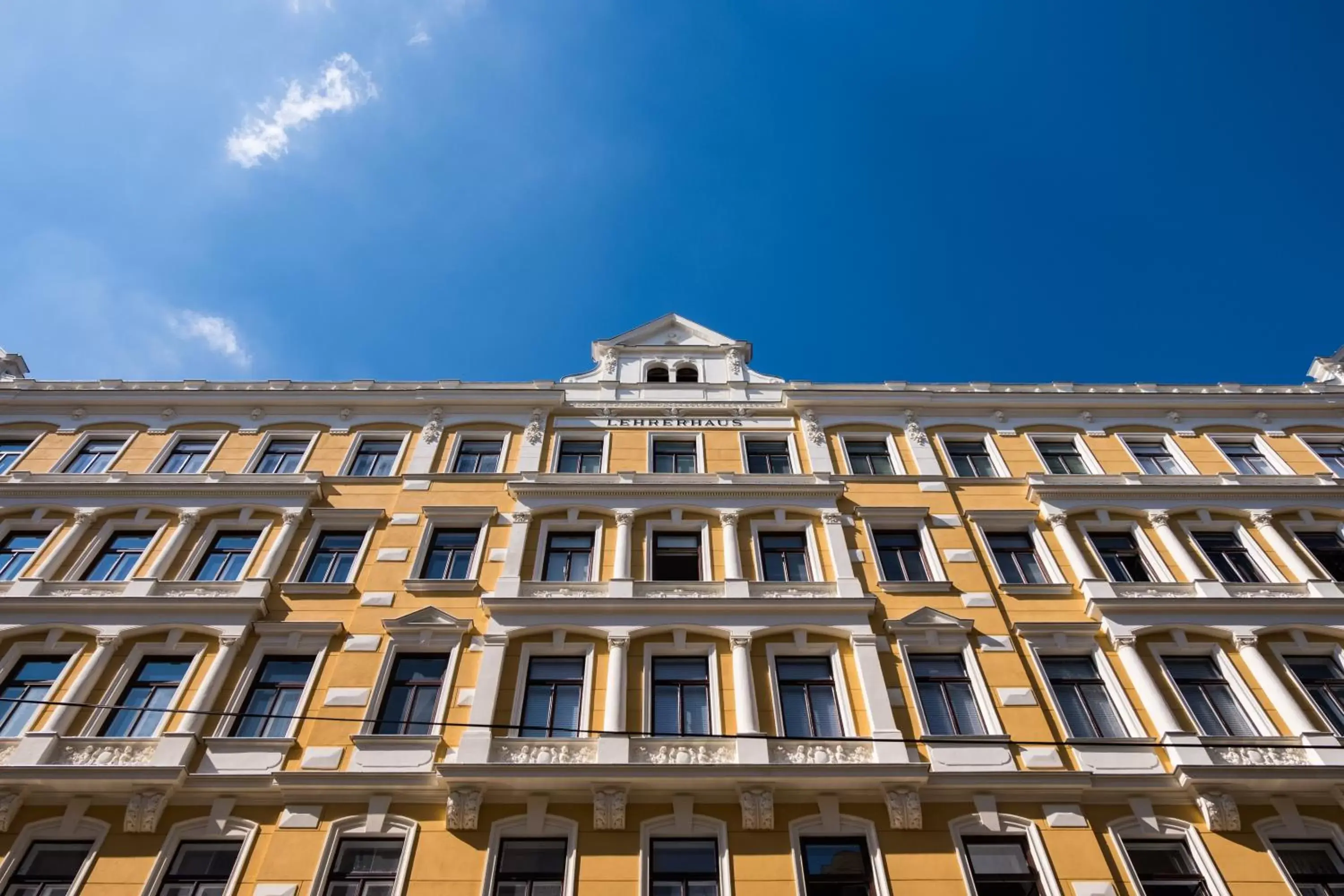 Facade/entrance, Property Building in Pension Lehrerhaus