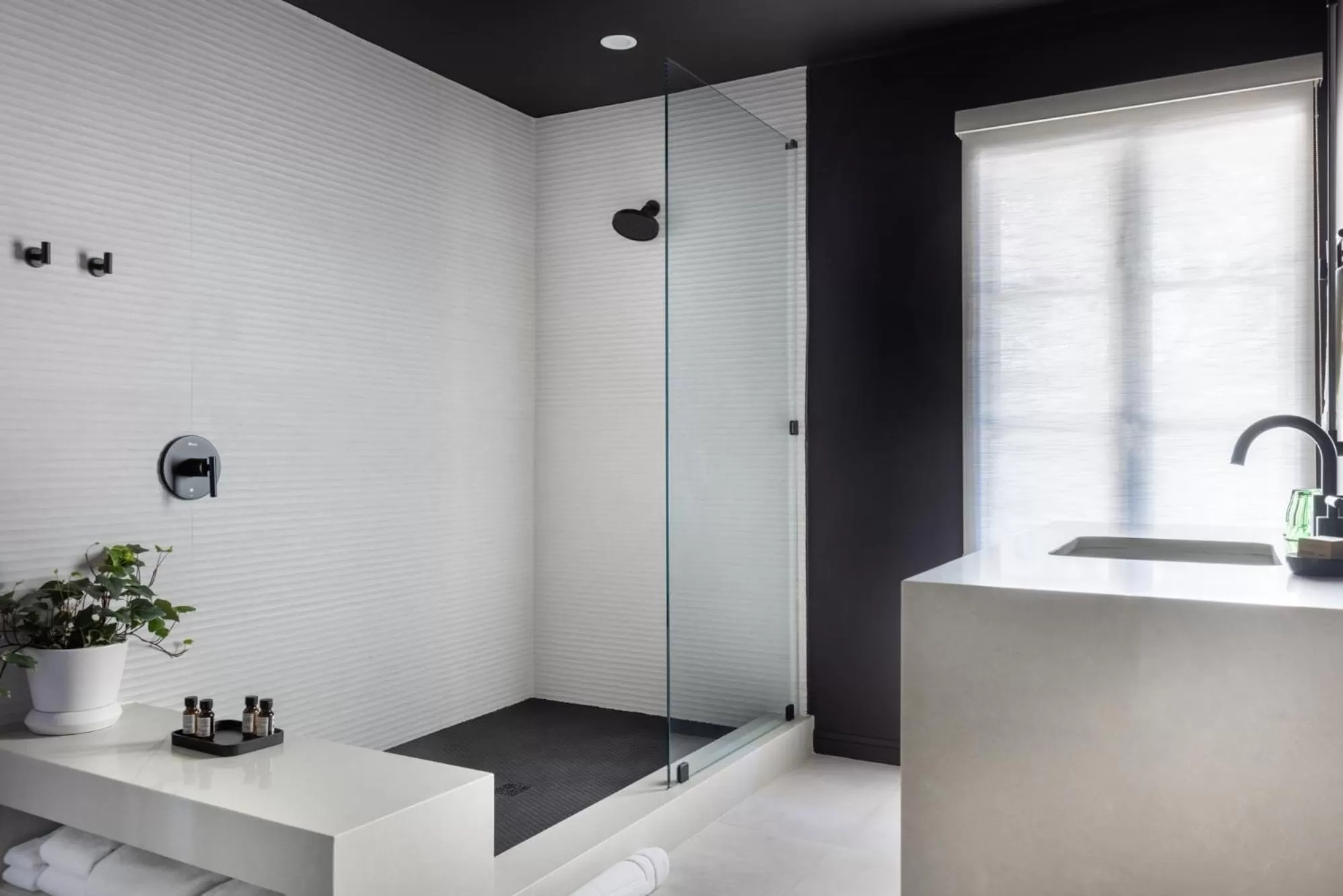 Shower in La Colombe d'Or Hotel