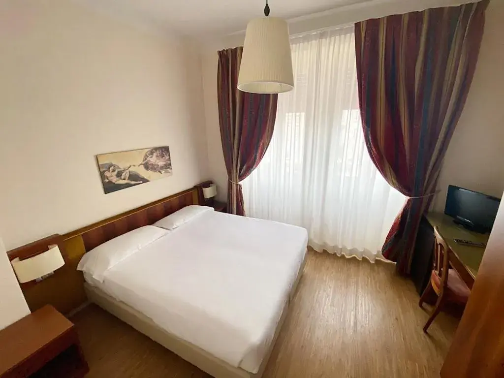 Bedroom, Bed in Grand Hotel Regina Salsomaggiore