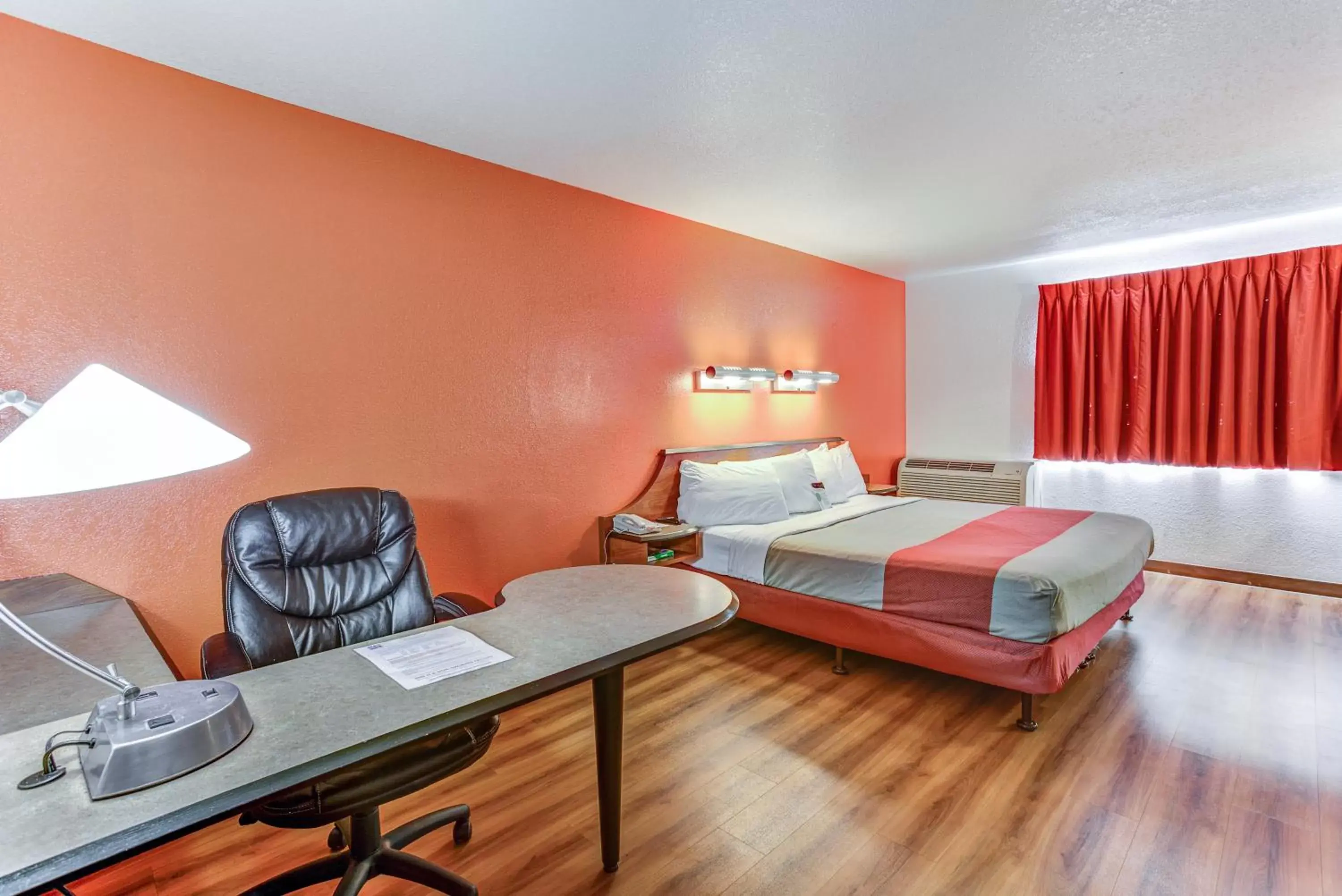Bedroom in Motel 6-Portland, OR - Tigard West