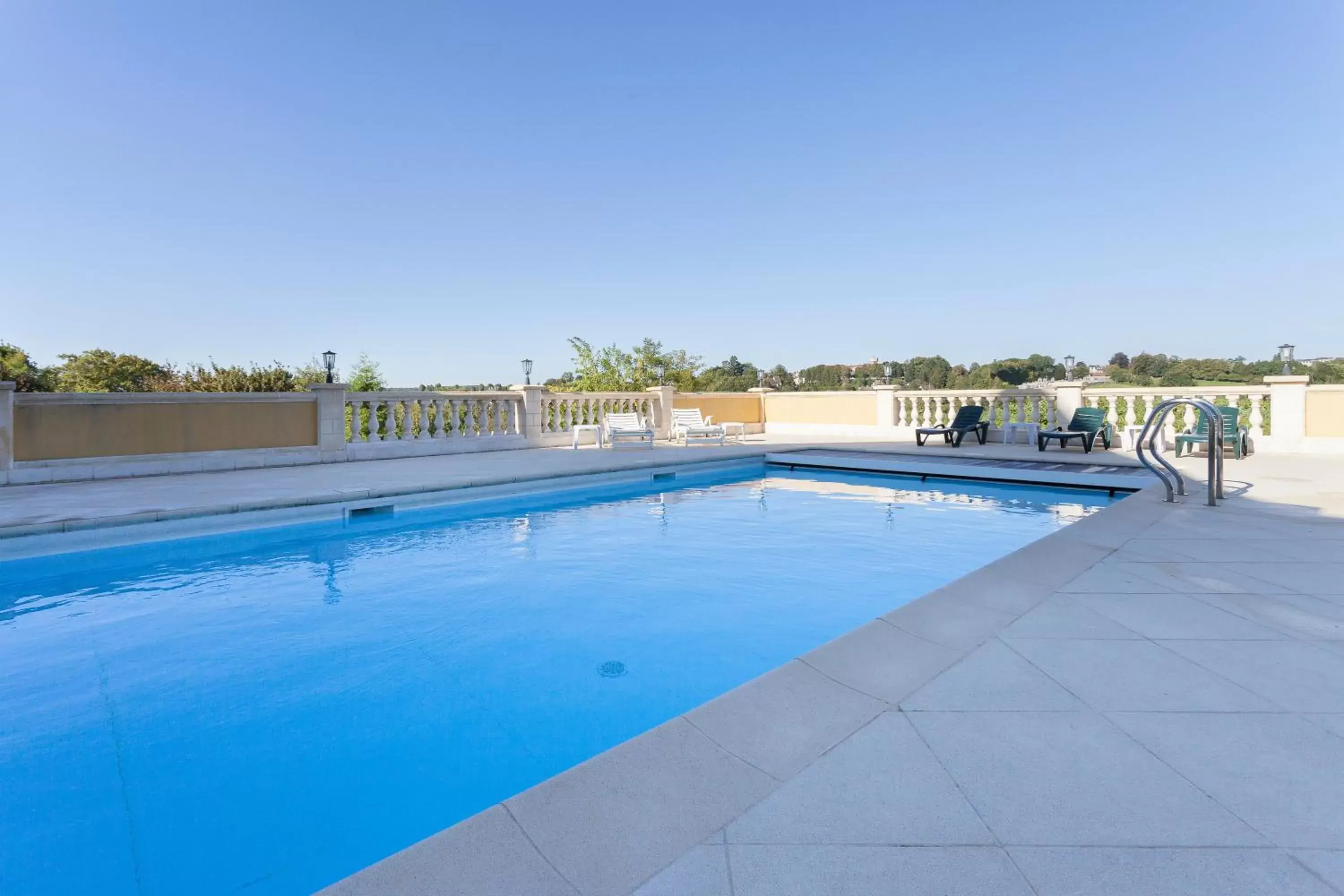 Swimming Pool in Hôtel Résidence Normandy Country Club by Popinns