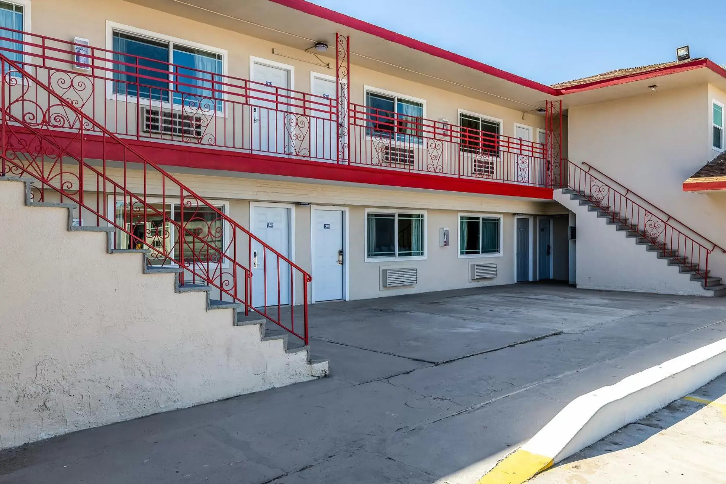 Property Building in Econo Lodge