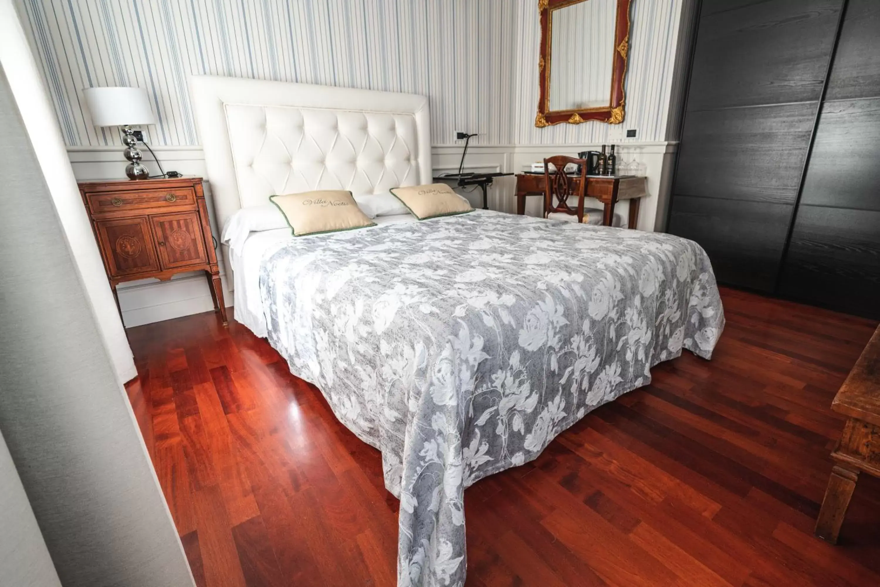 Deluxe Double Room in Villa Noctis Deluxe Double Room in Villa Noctis