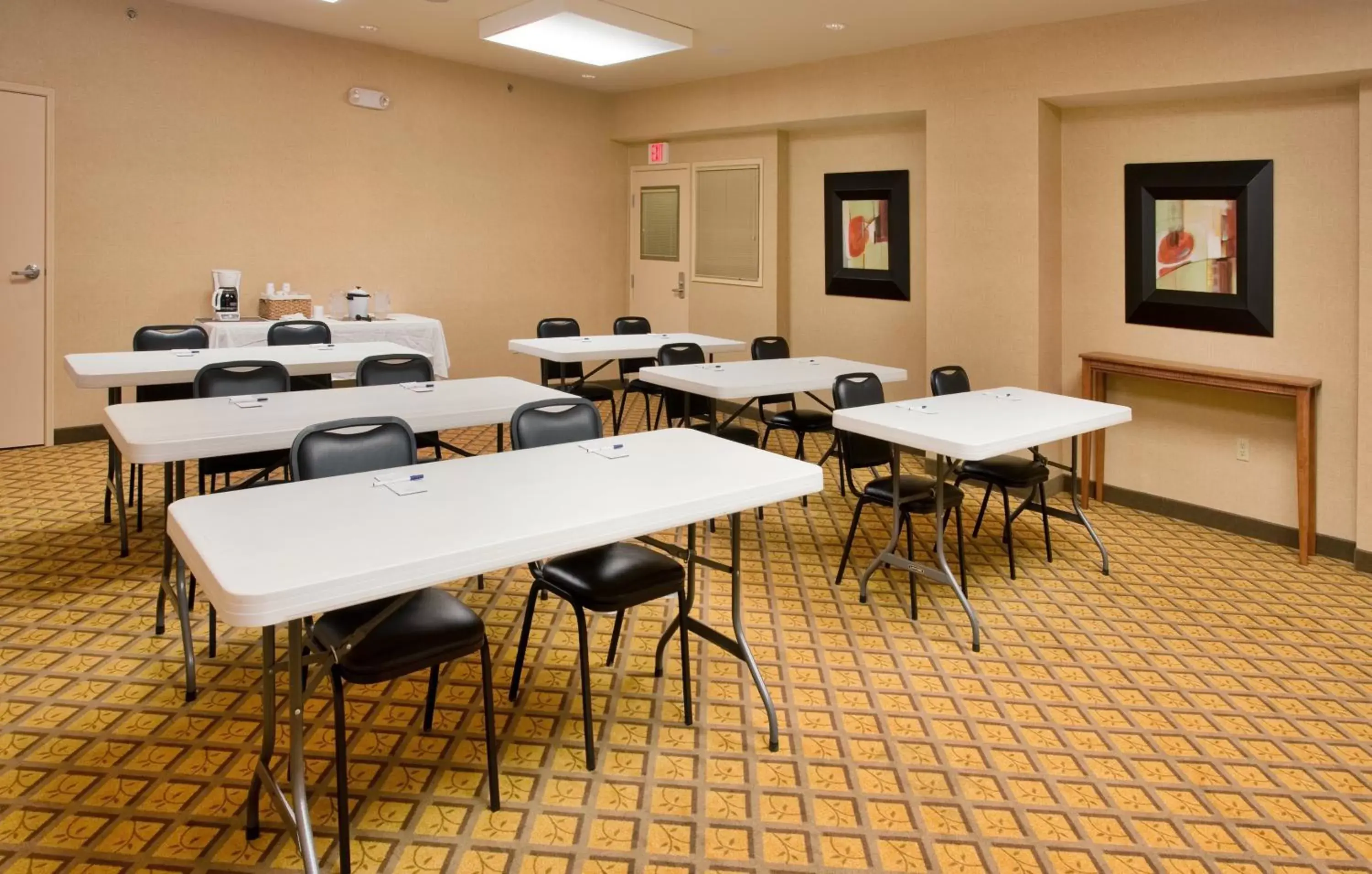Meeting/conference room in Candlewood Suites Springfield, an IHG Hotel