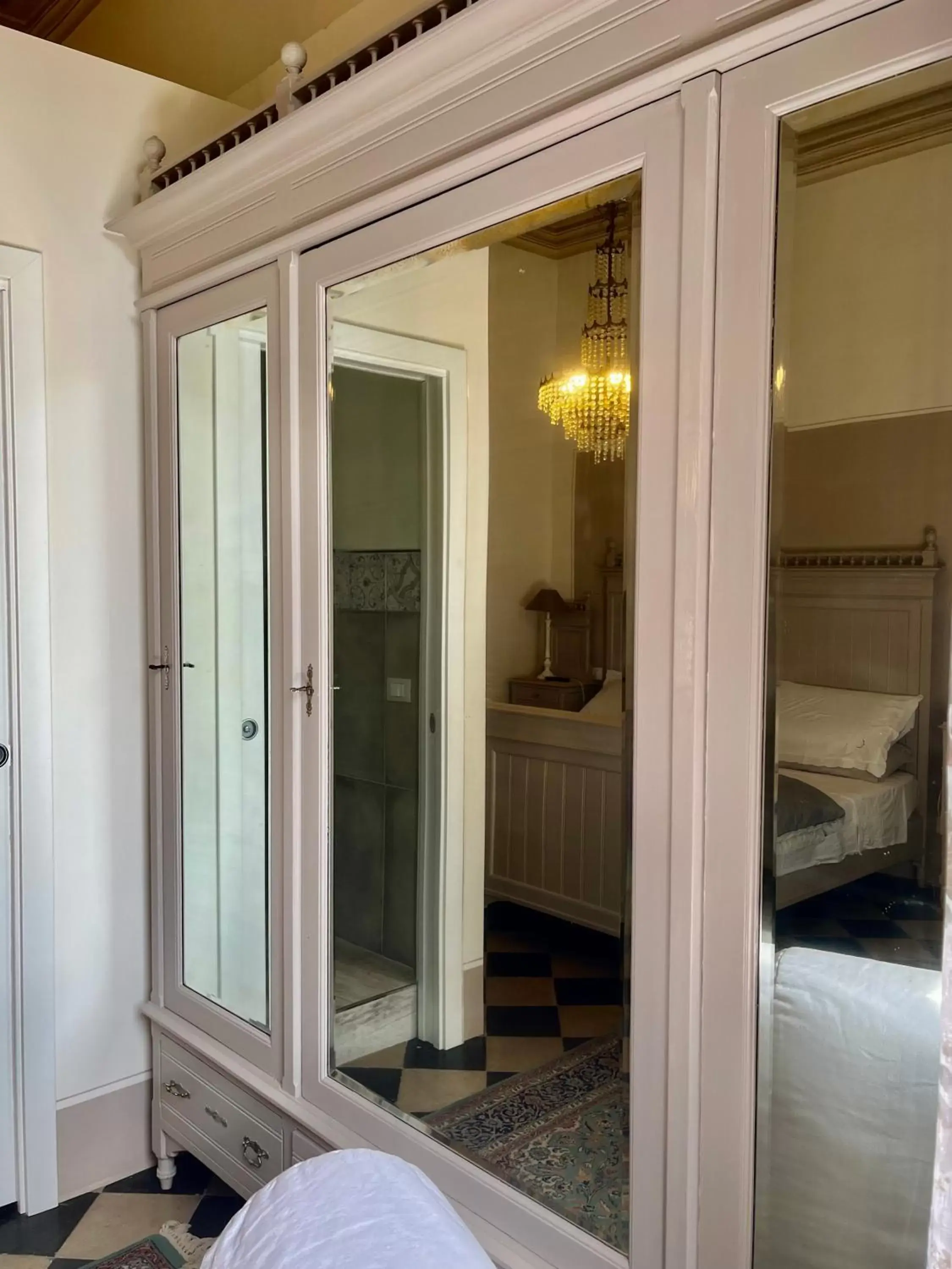 Deluxe Double Room (2 Adults + 1 Child) in B&B 'Degli Artisti' Deluxe Double Room (2 Adults + 1 Child) in B&B 'Degli Artisti'