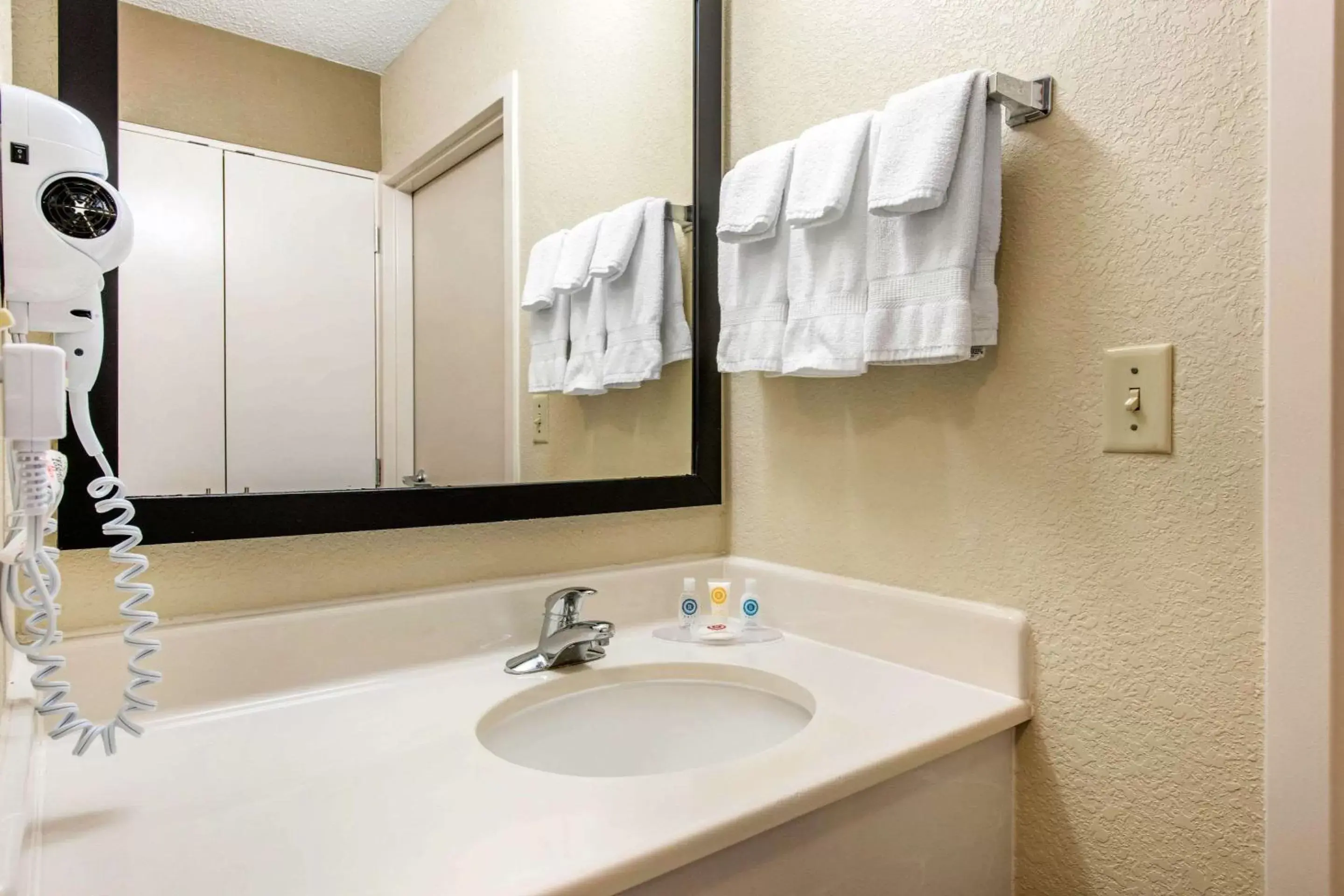 Bathroom in Comfort Inn & Suites Near Universal Orlando Resort-Convention Ctr