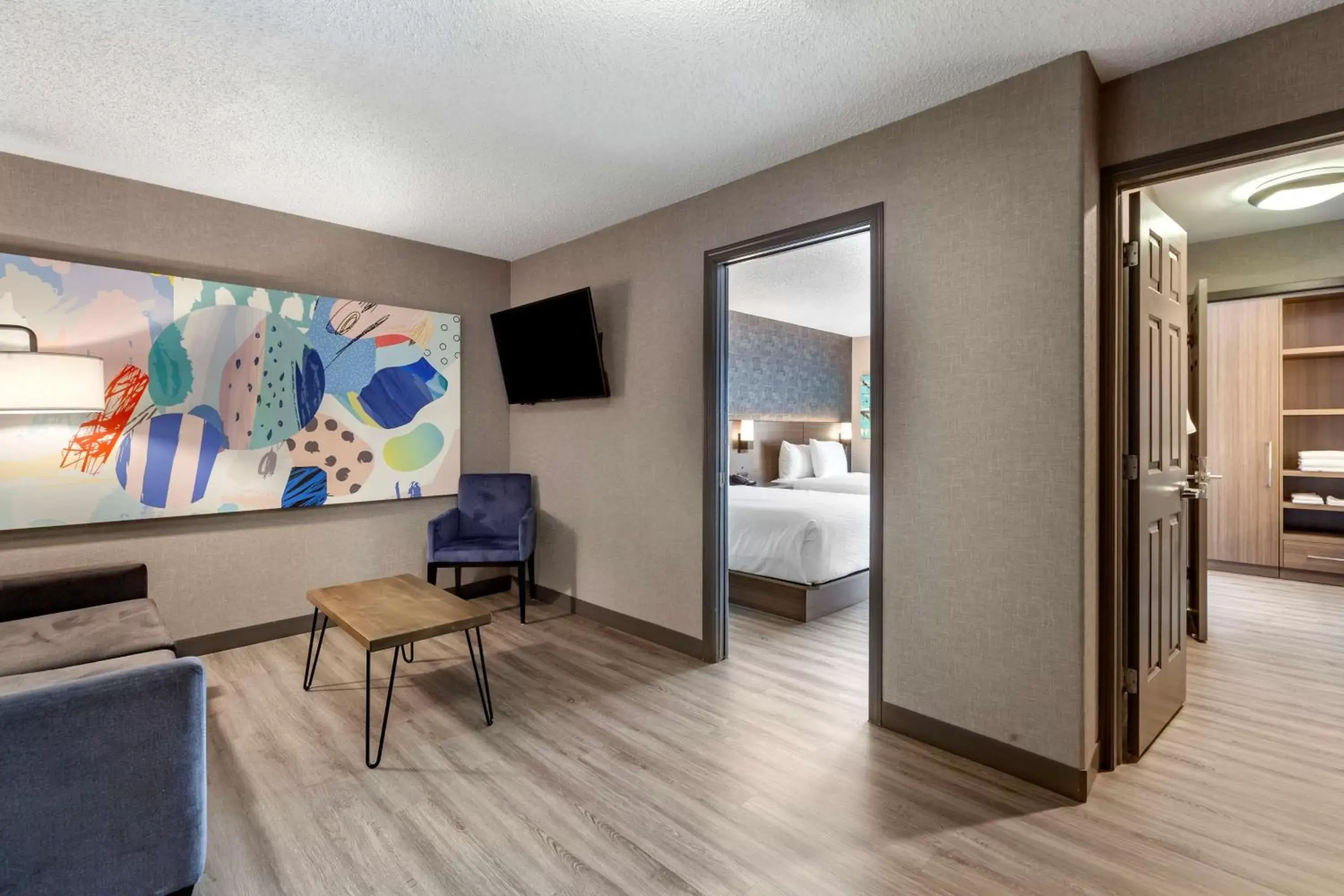 Bedroom, TV/Entertainment Center in Best Western Plus West Edmonton