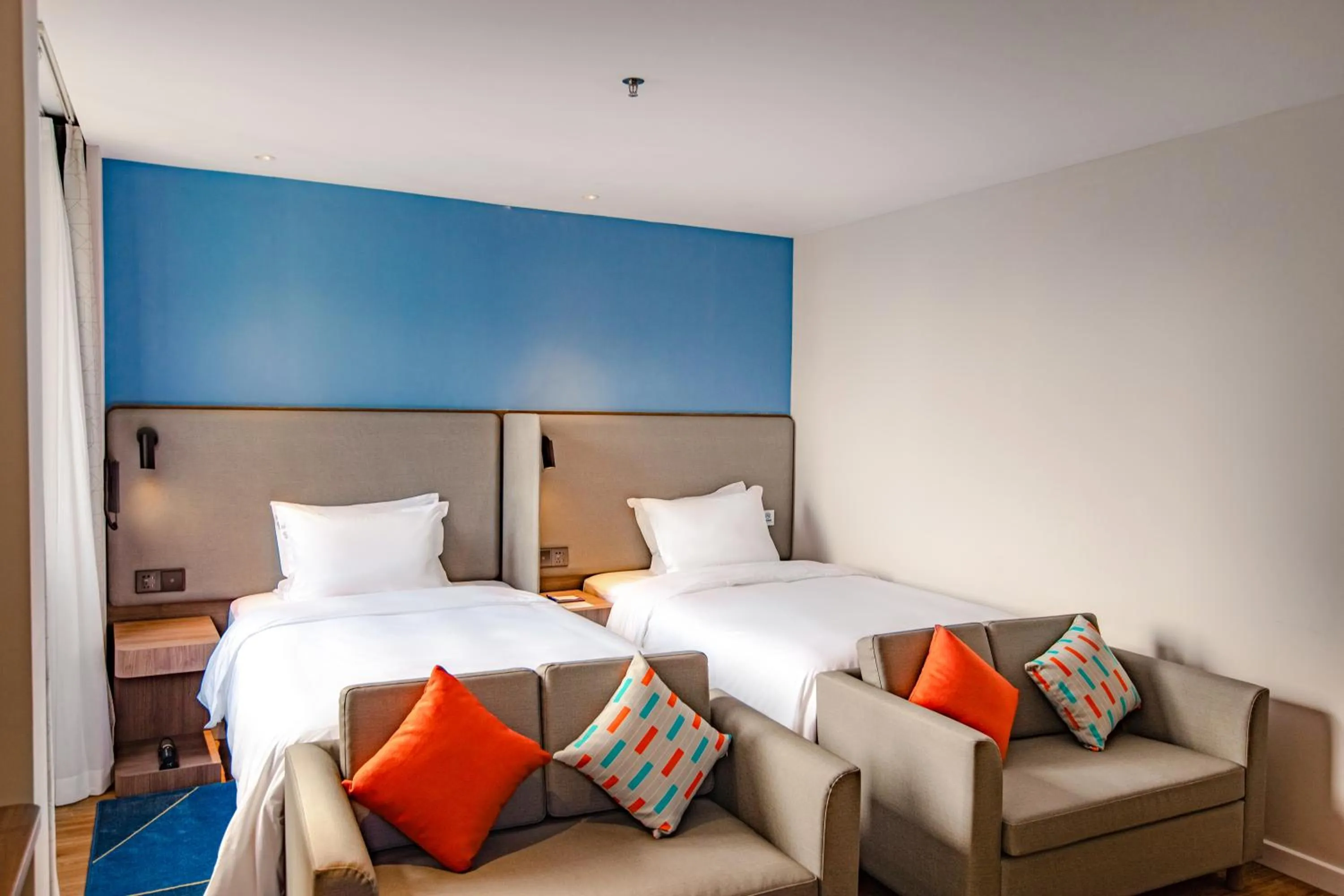 Photo of the whole room, Bed in Holiday Inn Express Shantou City Center by IHG