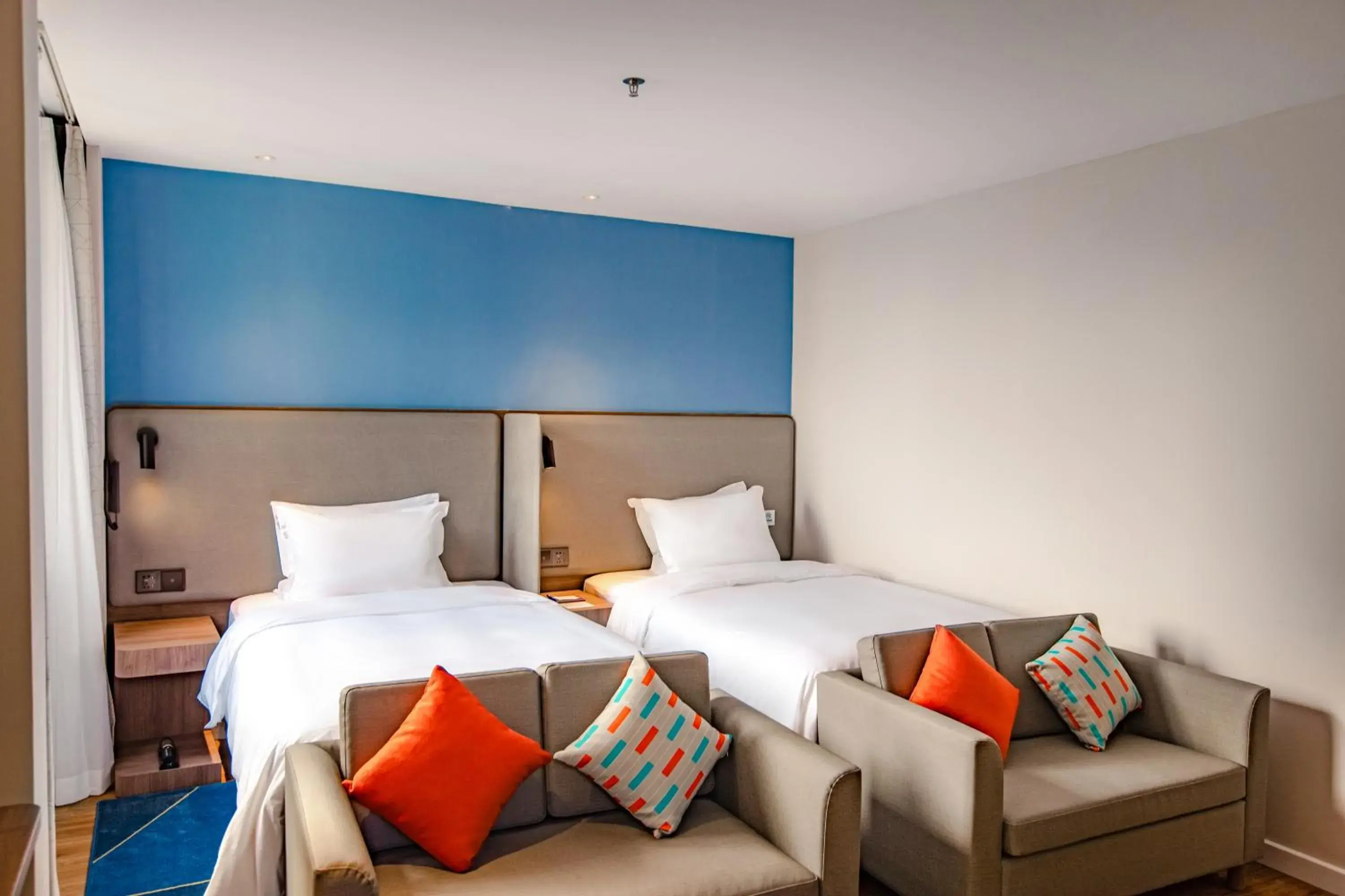 Photo of the whole room, Bed in Holiday Inn Express Shantou City Center by IHG Photo of the whole room, Bed in Holiday Inn Express Shantou City Center by IHG