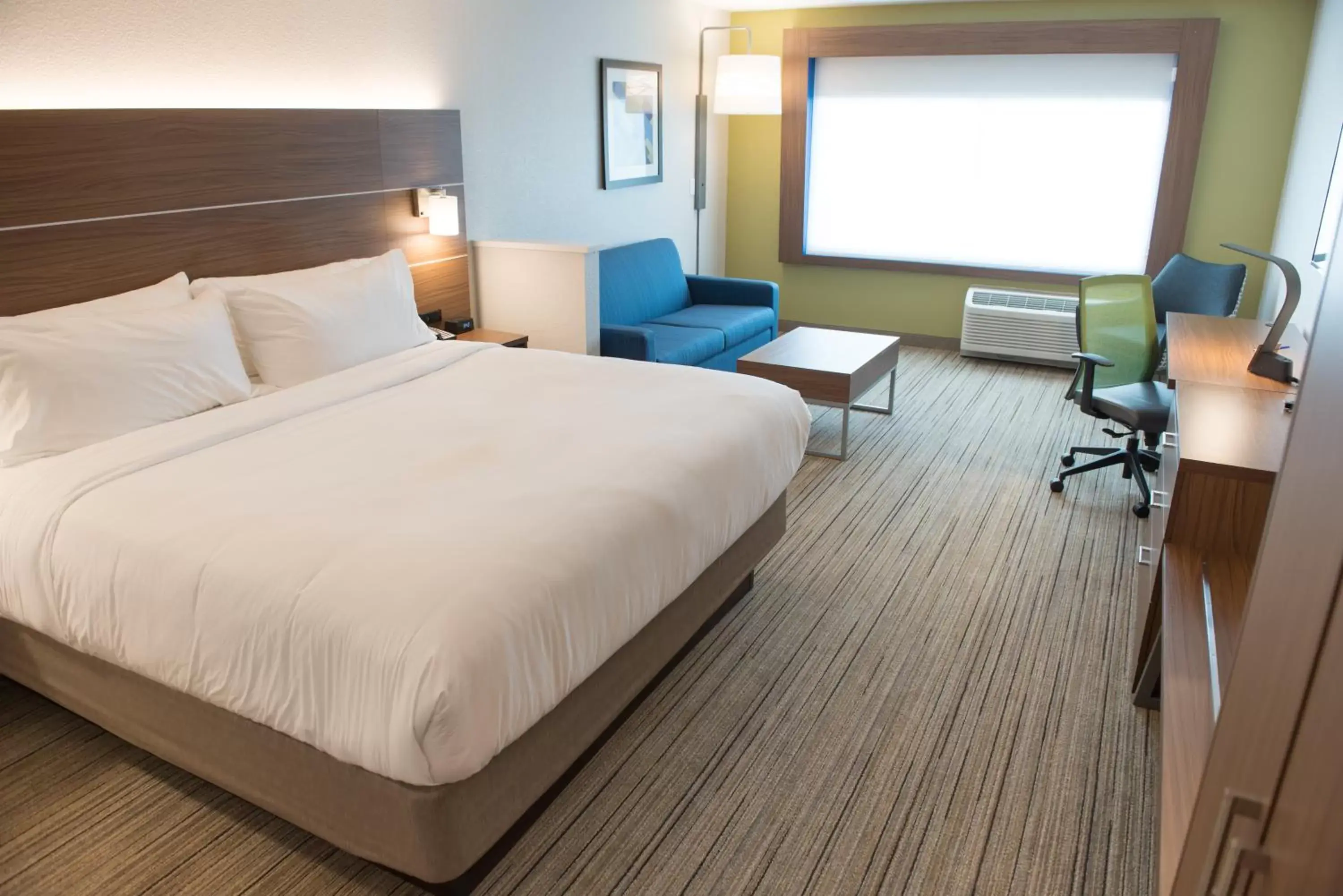 Bed in Holiday Inn Express & Suites - Merrillville, an IHG Hotel