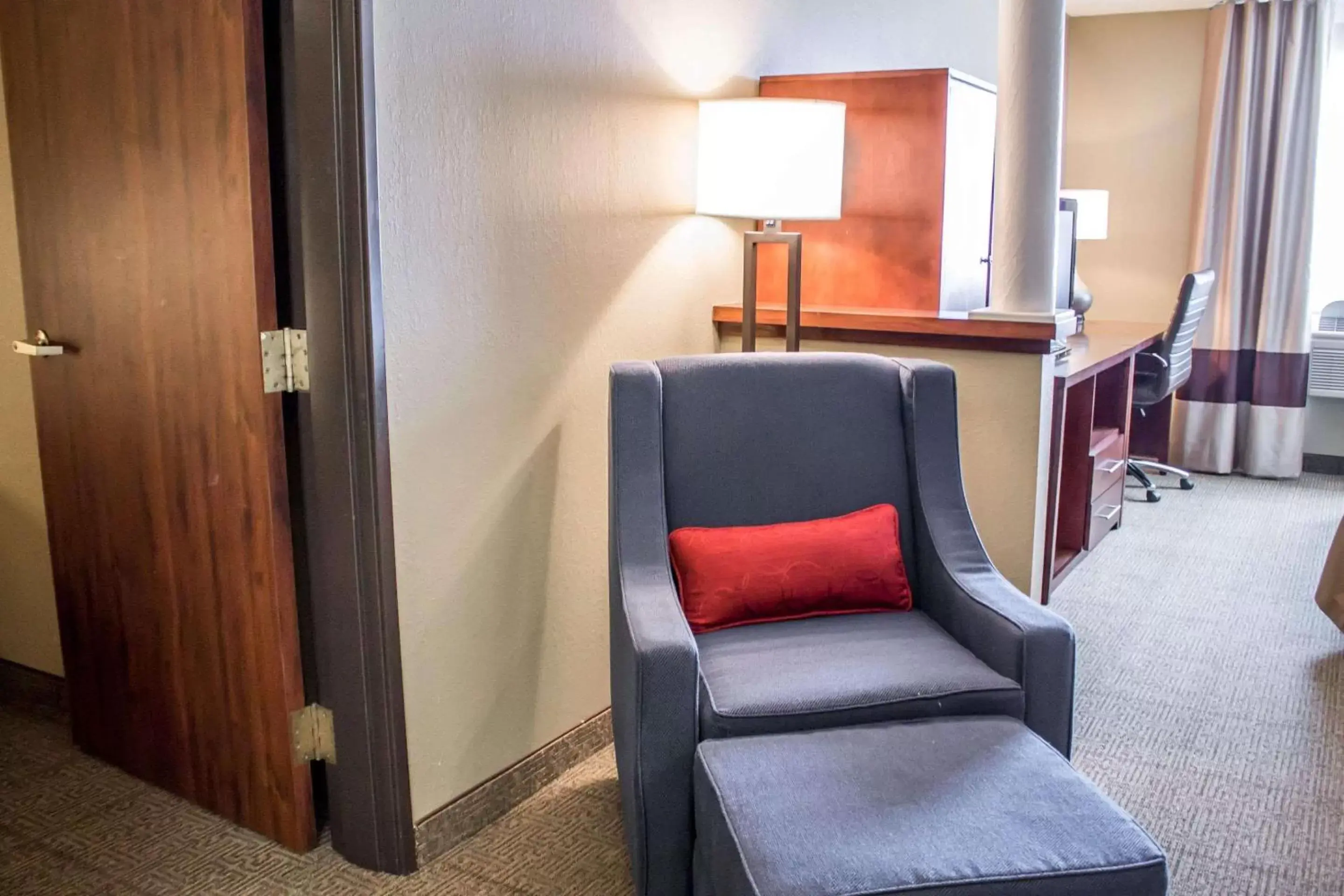 Photo of the whole room, Seating Area in Comfort Inn & Suites Fremont